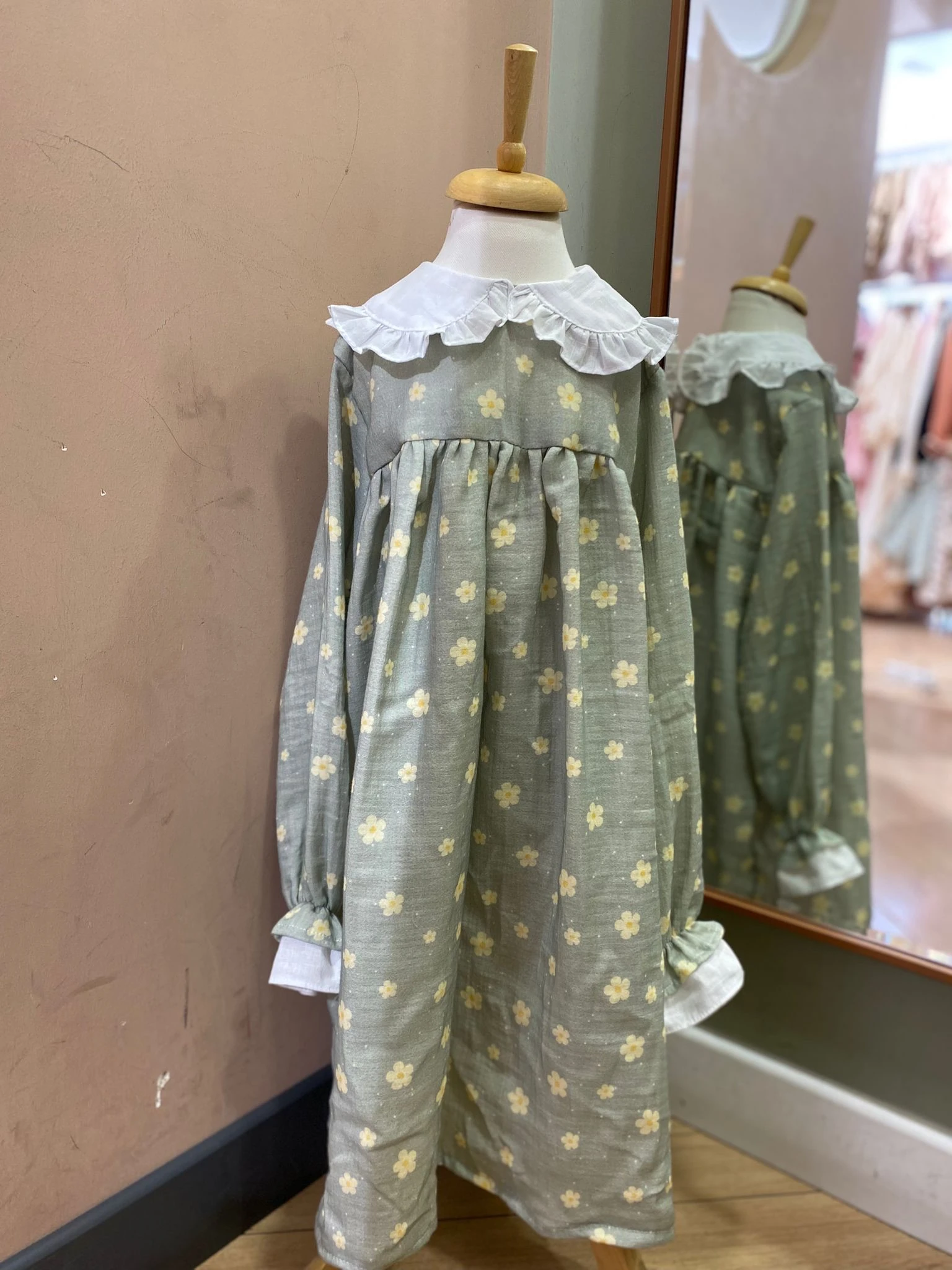 Beyaz Yakalı Yeşil Çiçekli Kız Çocuk Müslin Elbise | Tam Boy | 4-15 Yaş 