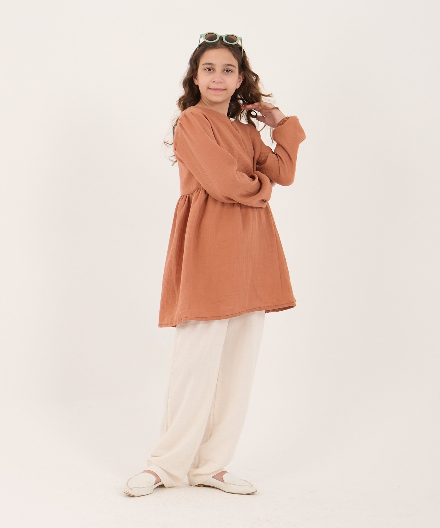 Kız Çocuk Kiremit Müslin Tunik – Tesettür Uyumlu, Doğal ve Rahat Kumaş | 5-14 Yaş