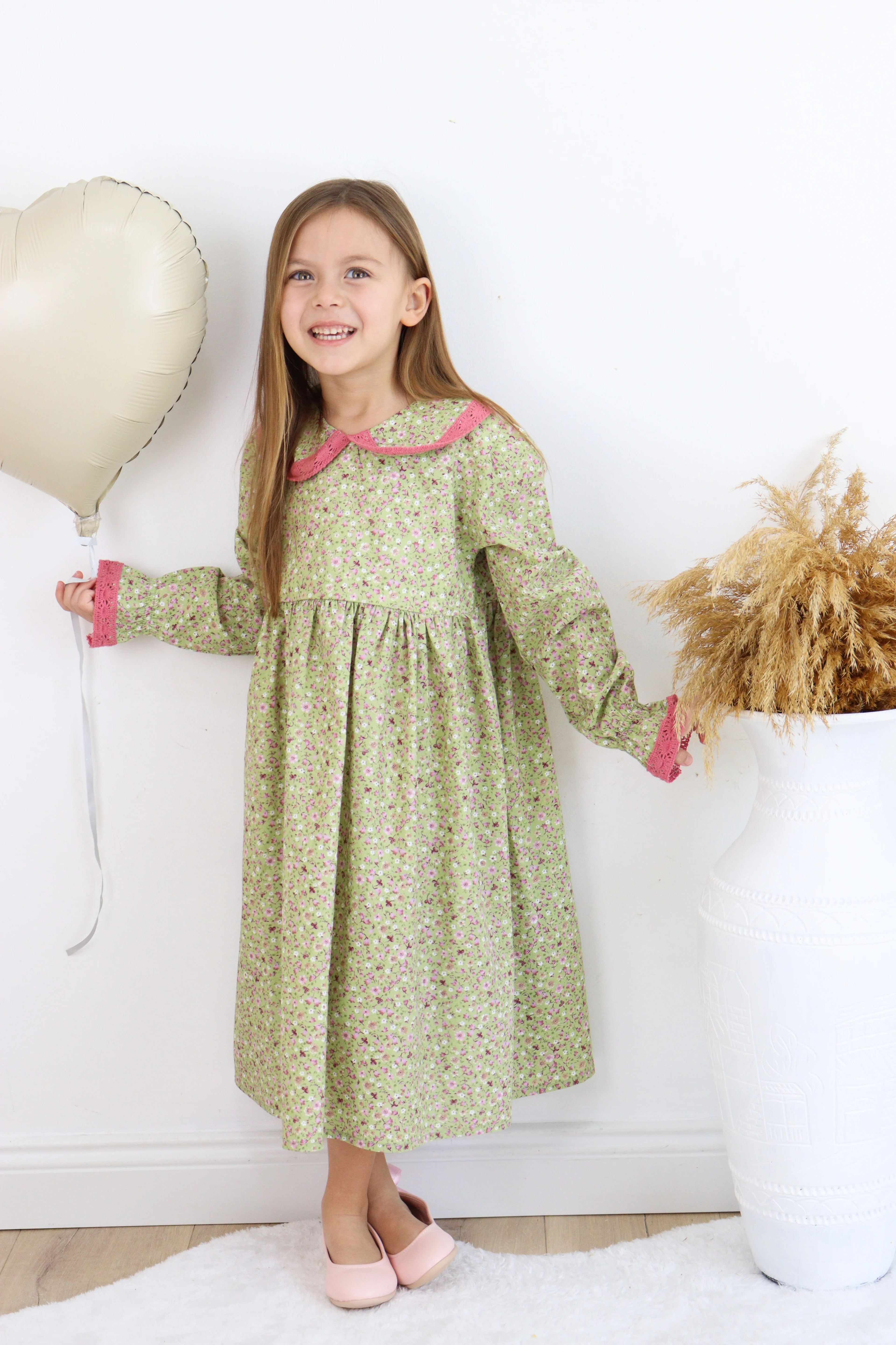 Kız Çocuk Çiçekli Yeşil Fisto Detaylı Ara Boy Elbise 