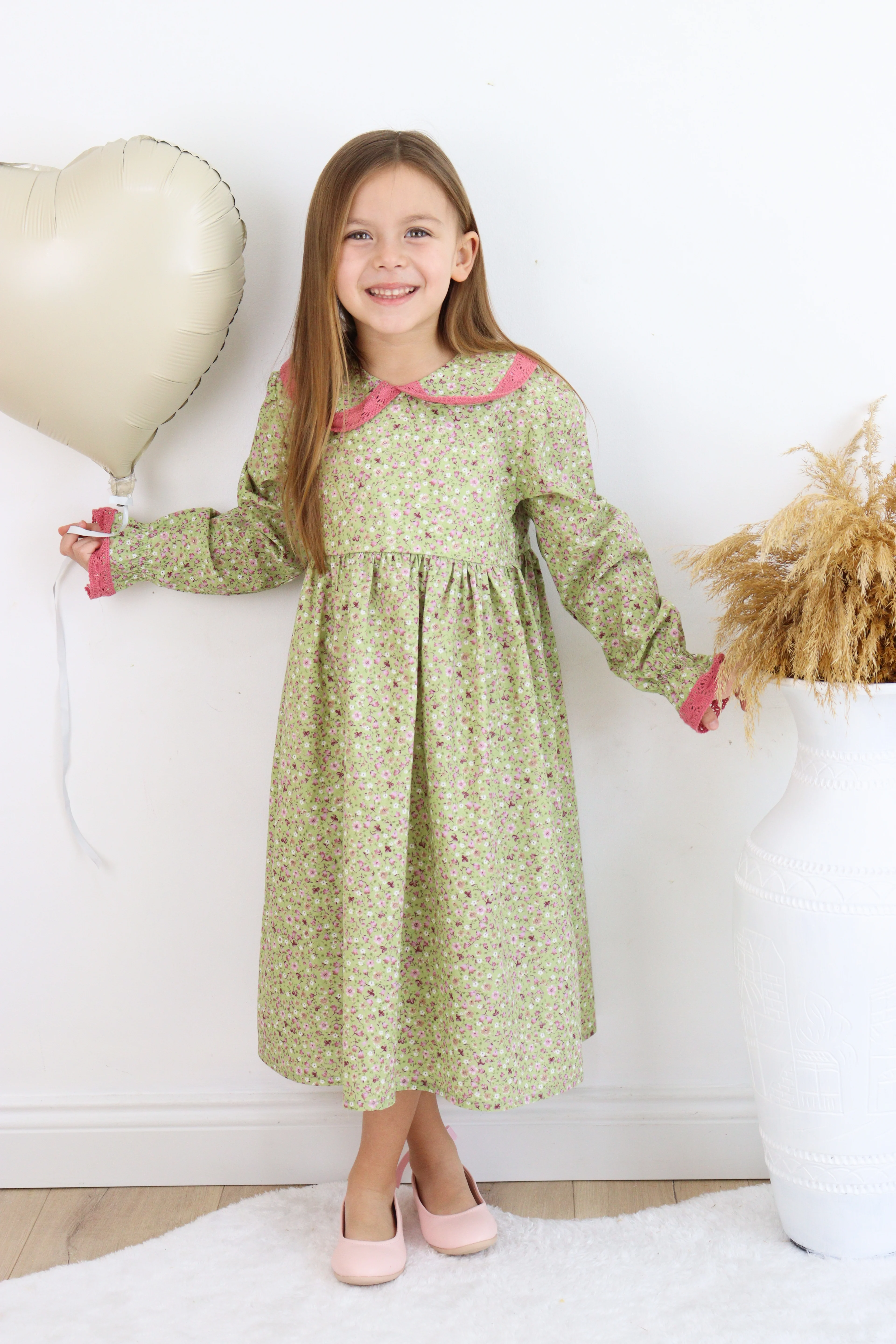 Kız Çocuk Çiçekli Yeşil Fisto Detaylı Ara Boy Elbise 