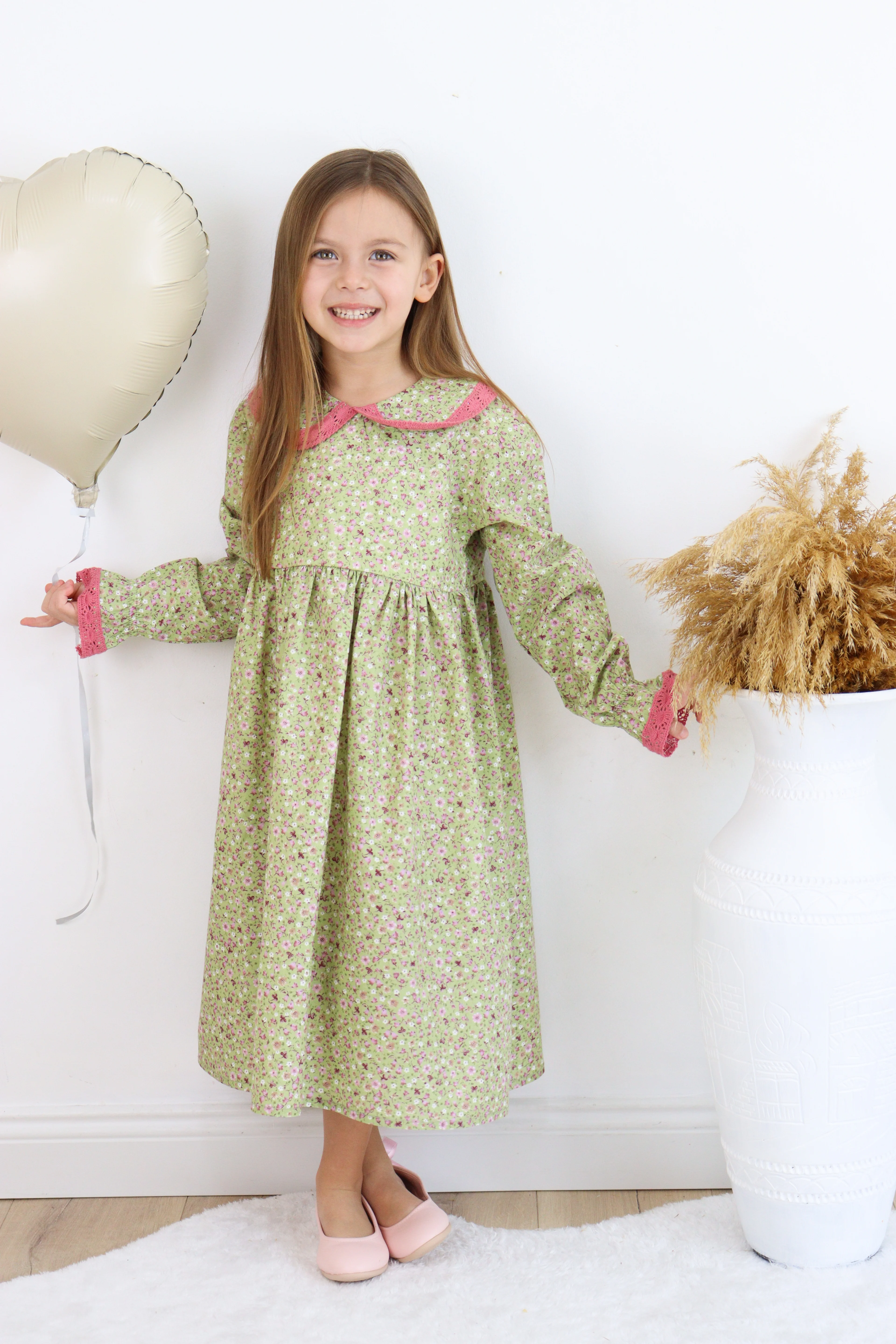 Kız Çocuk Çiçekli Yeşil Fisto Detaylı Ara Boy Elbise 