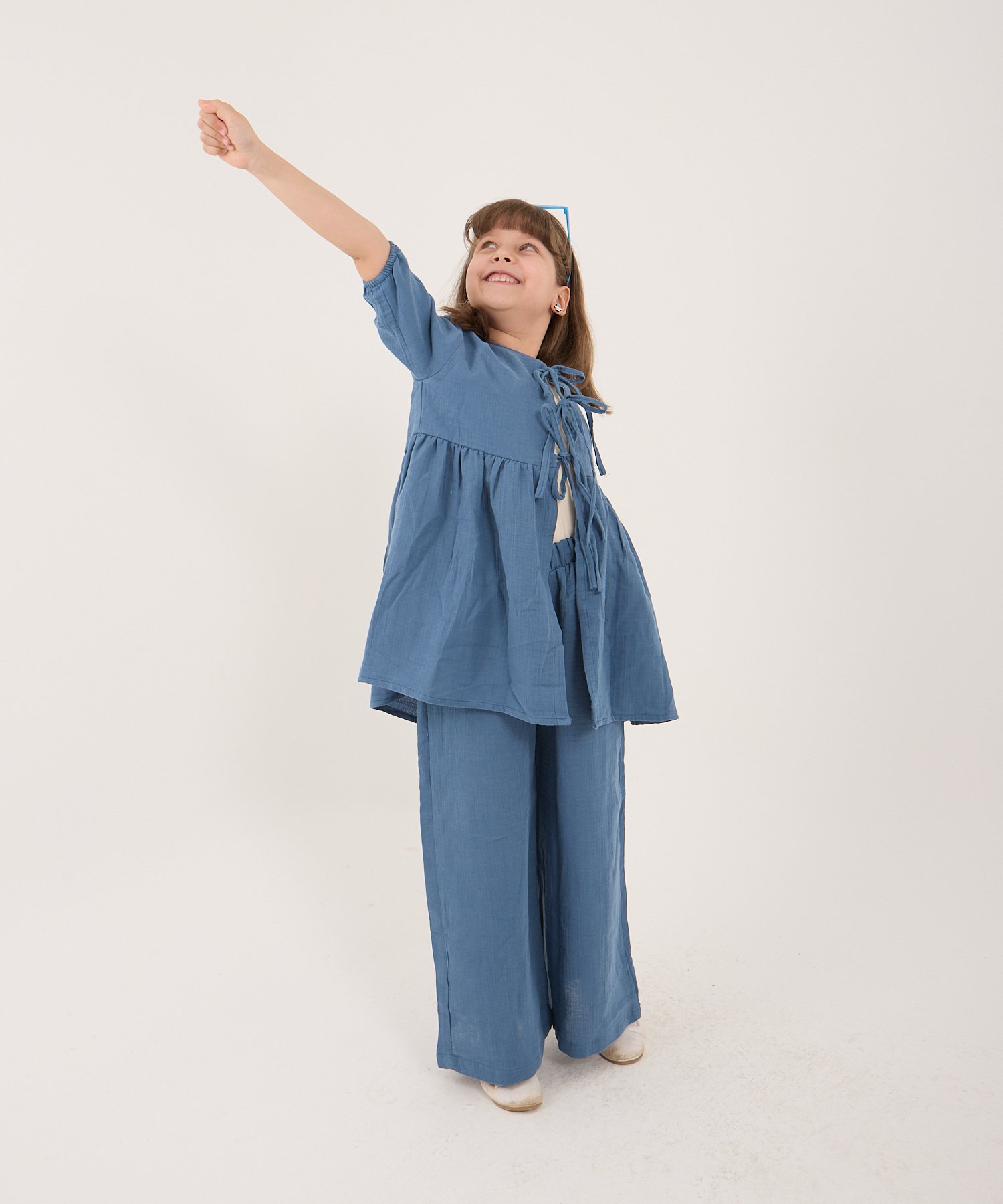Kız Çocuk Mavi Müslin Takım – Bağlamalı Tunik Ceket & Pantolon | Kısa Kollu Yazlık 2’lü Set | 5-14 Yaş