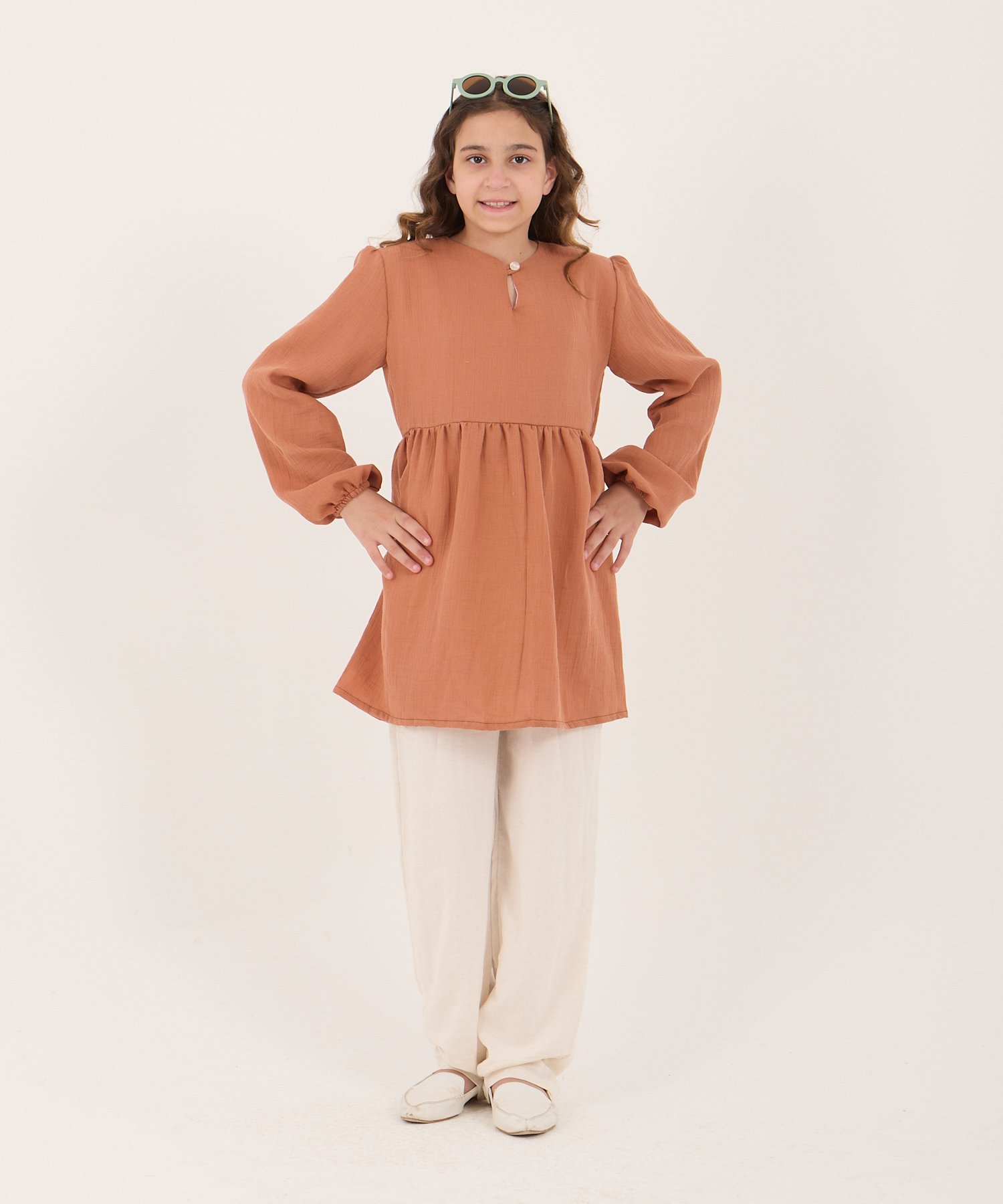 Kız Çocuk Kiremit Müslin Tunik – Tesettür Uyumlu, Doğal ve Rahat Kumaş | 5-14 Yaş