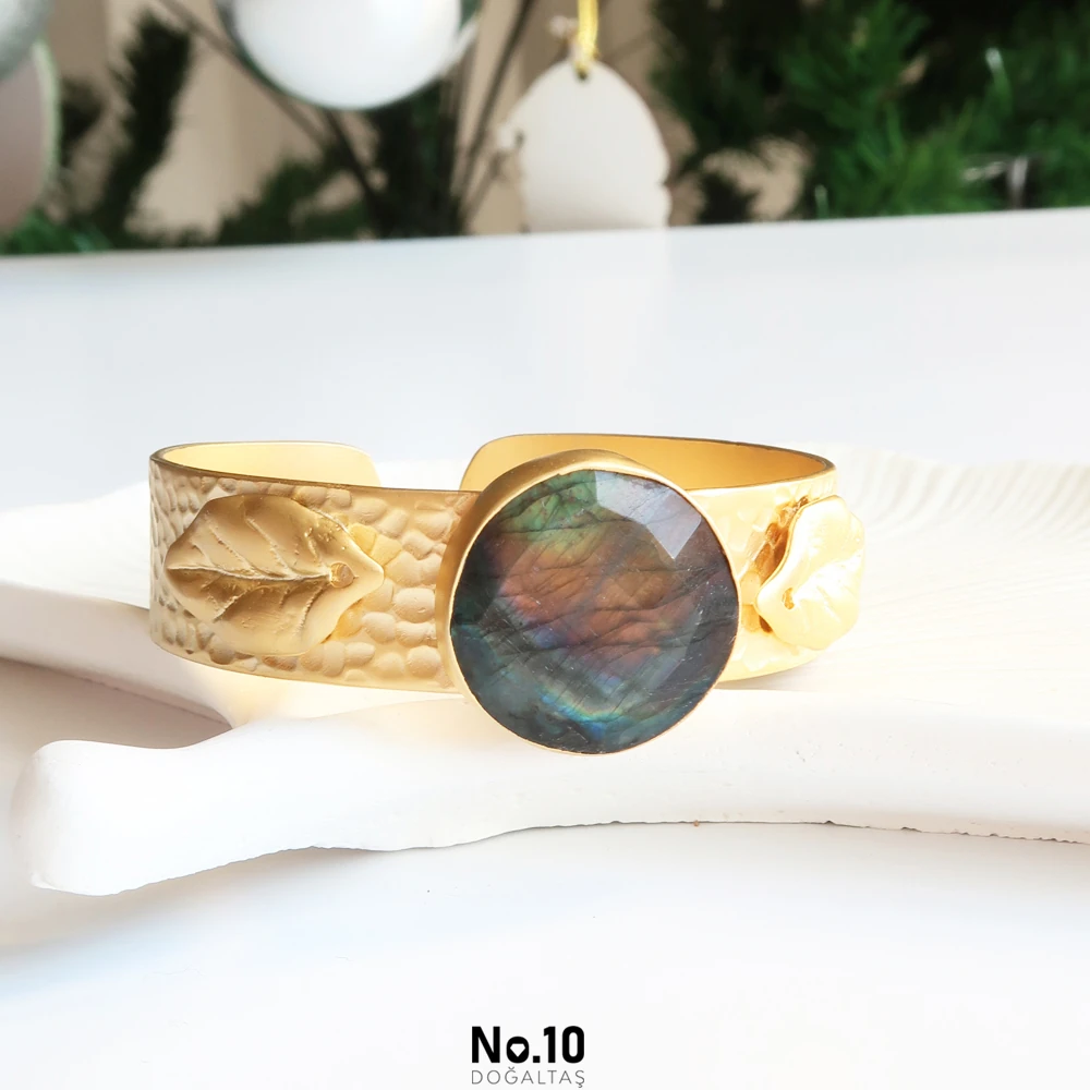 High Glow Effect Labradorit Bileklik (Mat Altın Kaplama Özel Ürün)