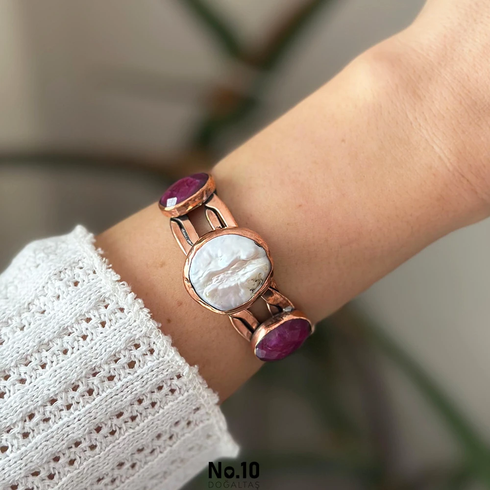 Barok İnci ve Yakut Doğal Taşlı Bakır Kelepçe Bileklik