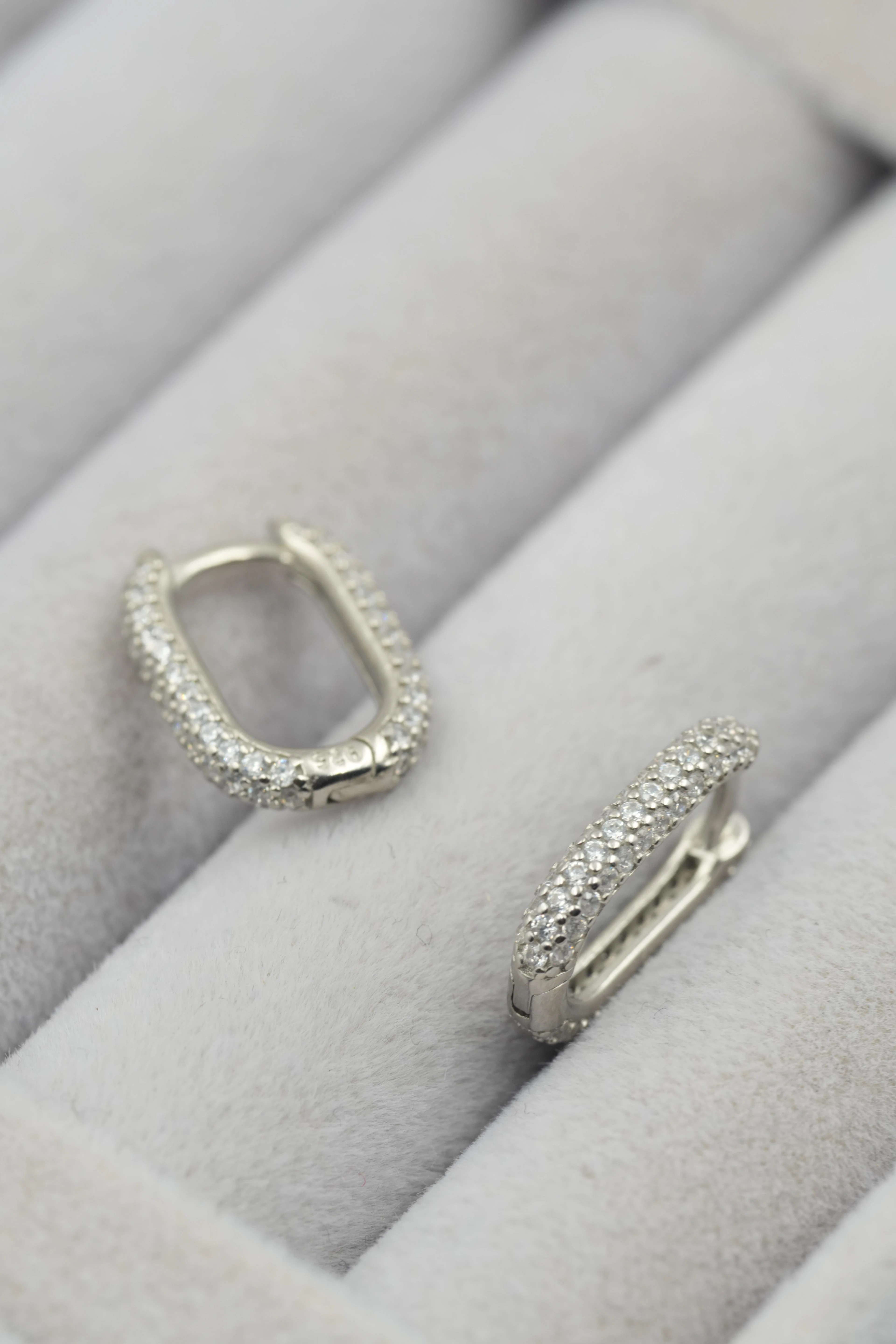 Vaye Uzun Oval Full Taşlı Küpe | 925 Ayar Gümüş