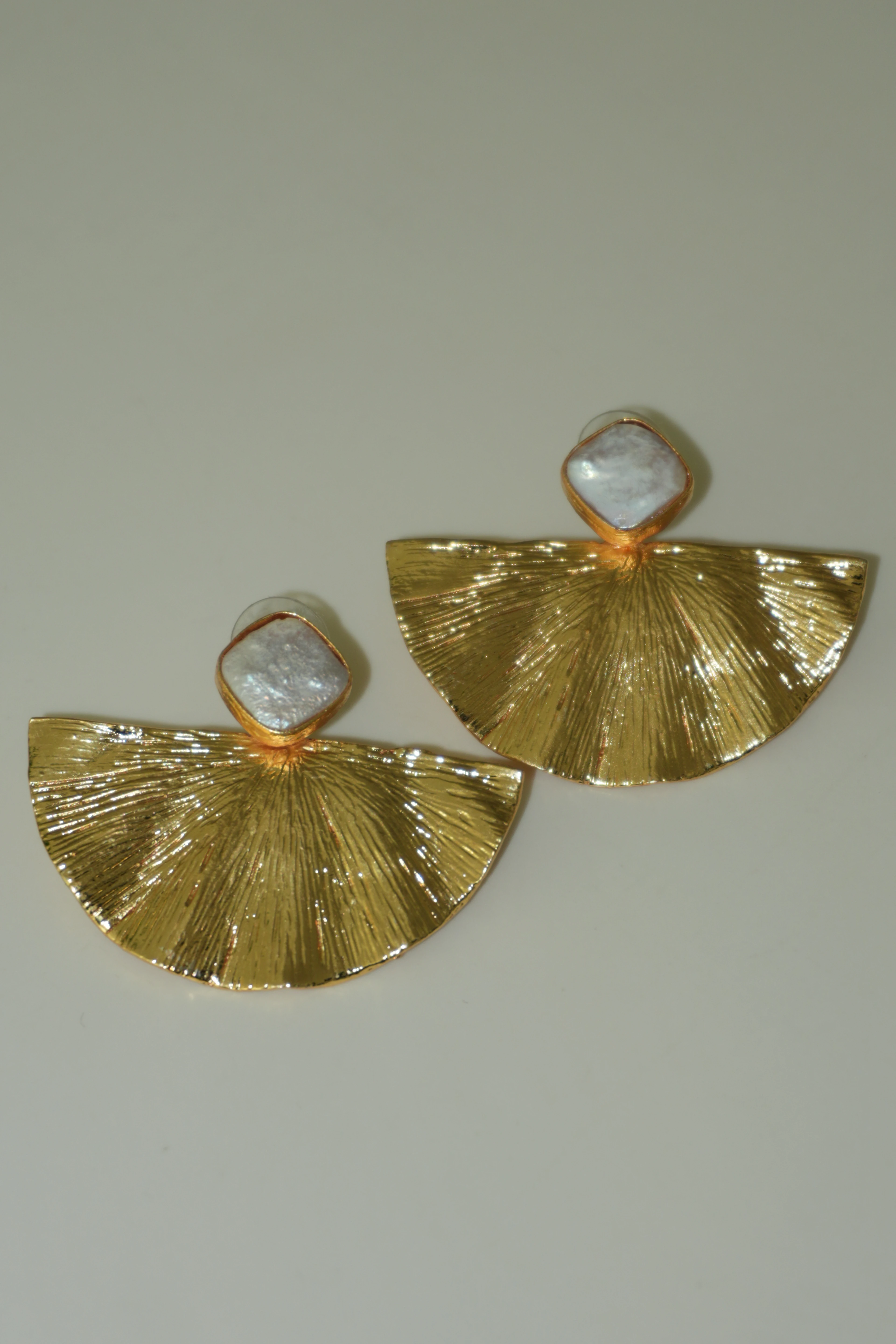 Yelpaze Doğal Taş Sedefli Küpe