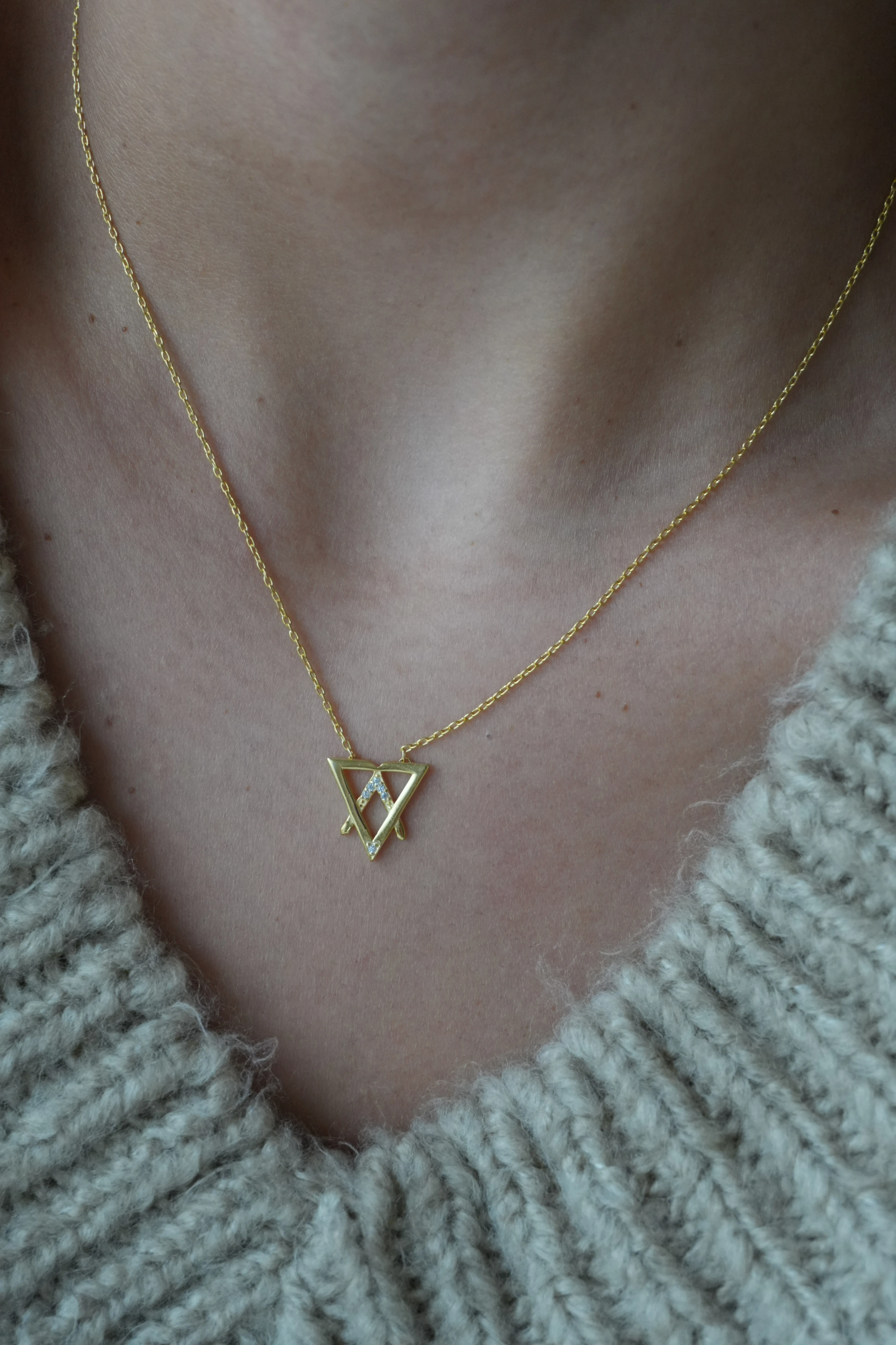 Üçgen Taşlı Kolye | 925 Ayar Gümüş