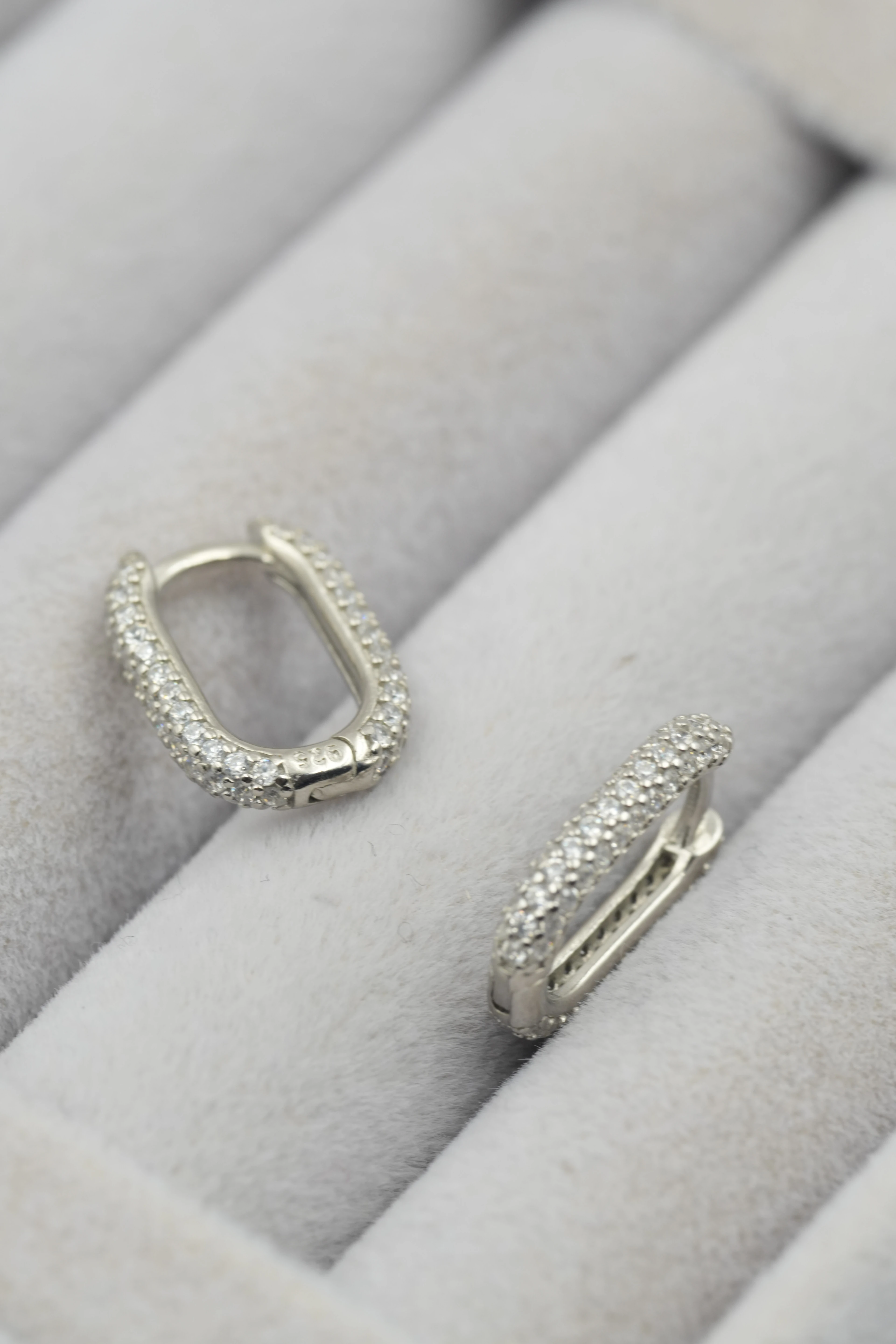 Vaye Uzun Oval Full Taşlı Küpe | 925 Ayar Gümüş