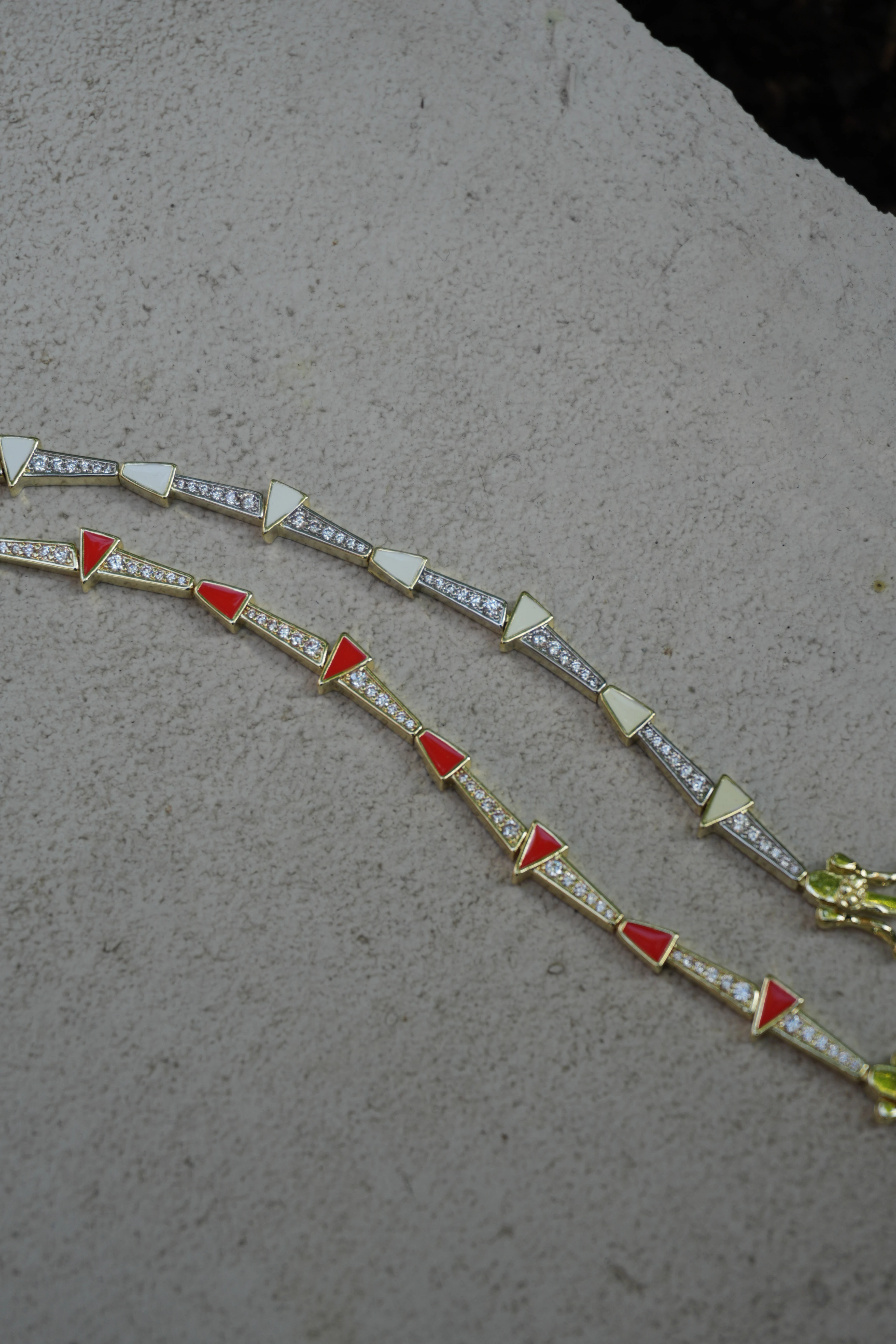 Üçgen Taşlı Bileklik | VIP - BEYAZ