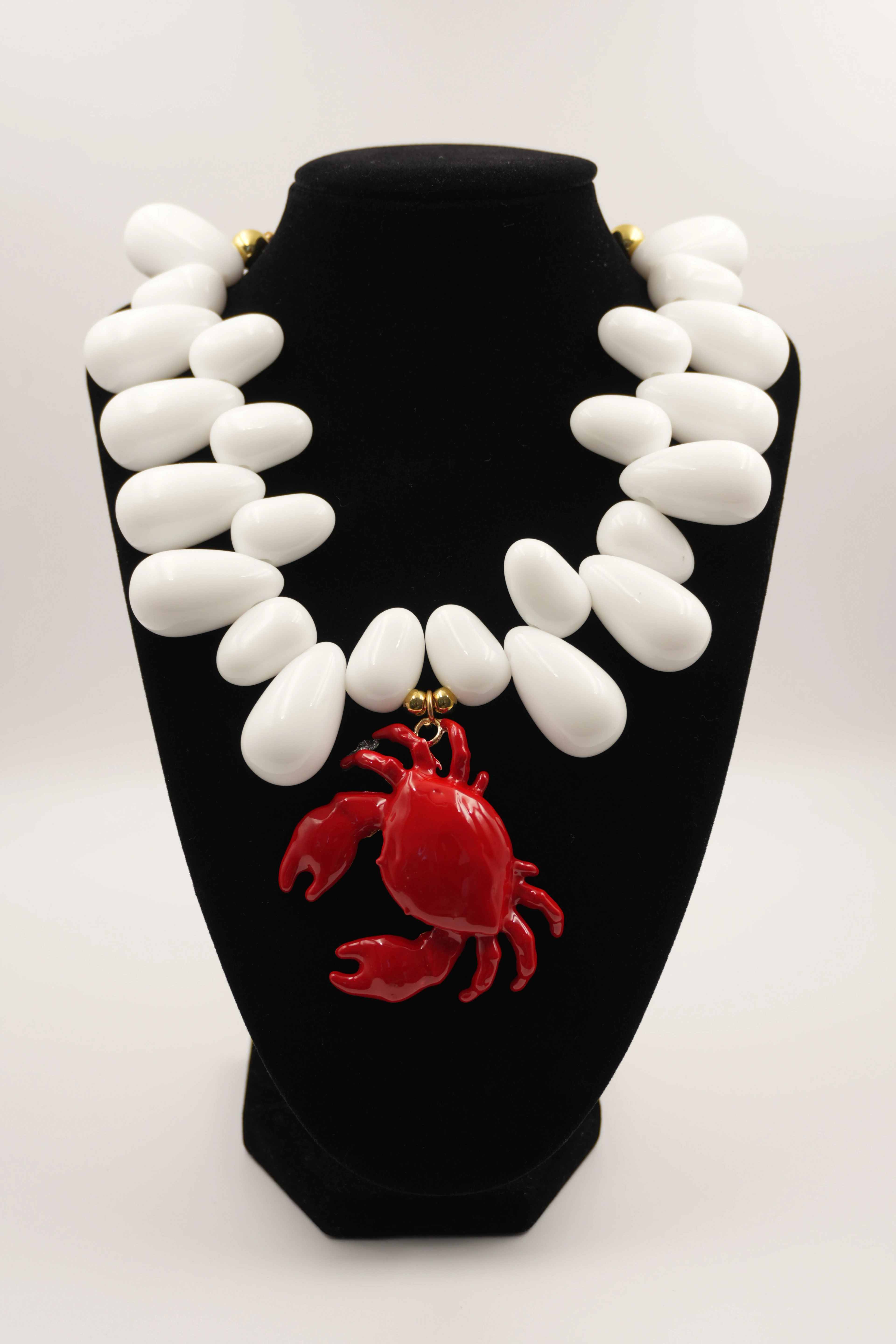 Yengeç Figürlü Kolye