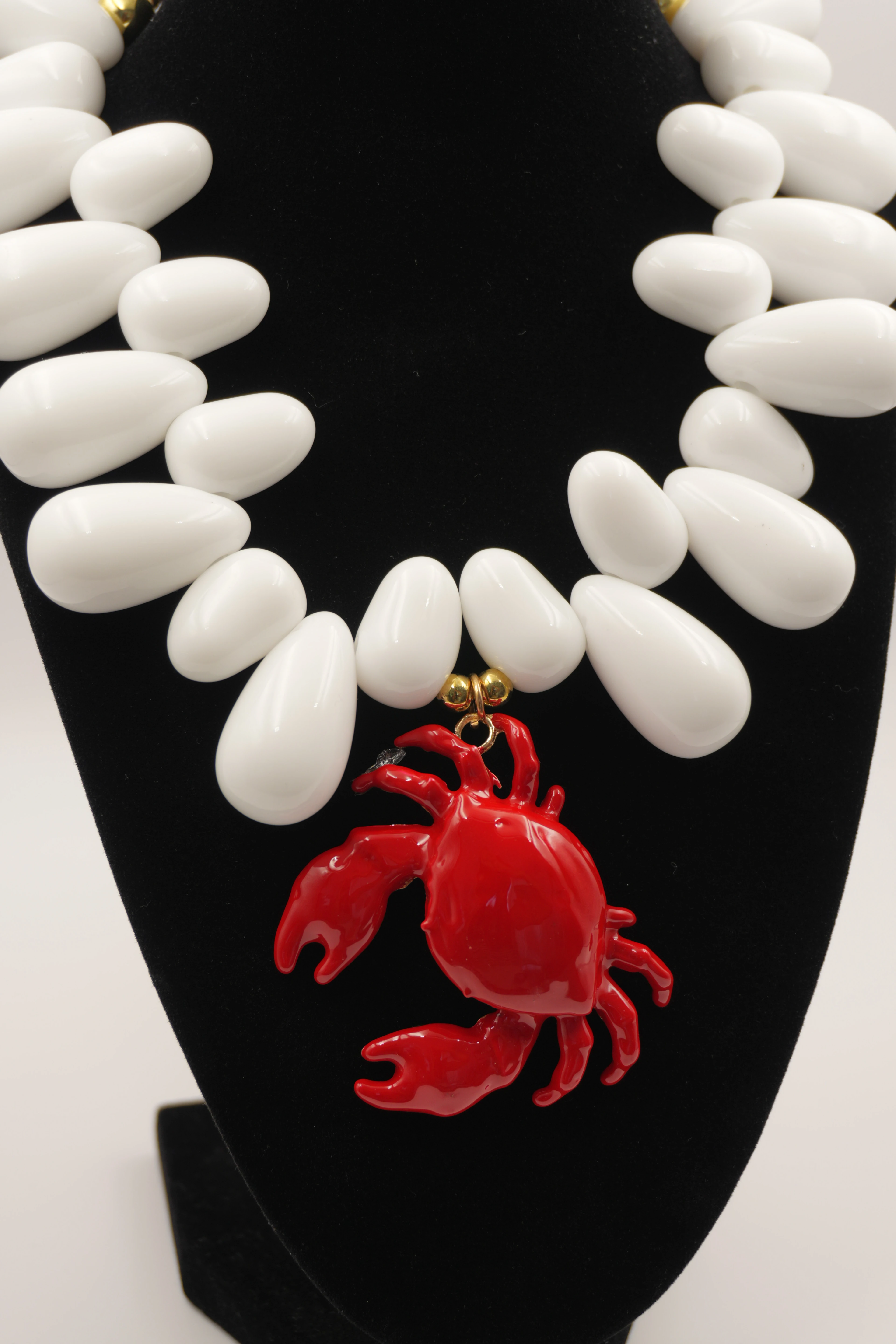 Yengeç Figürlü Kolye