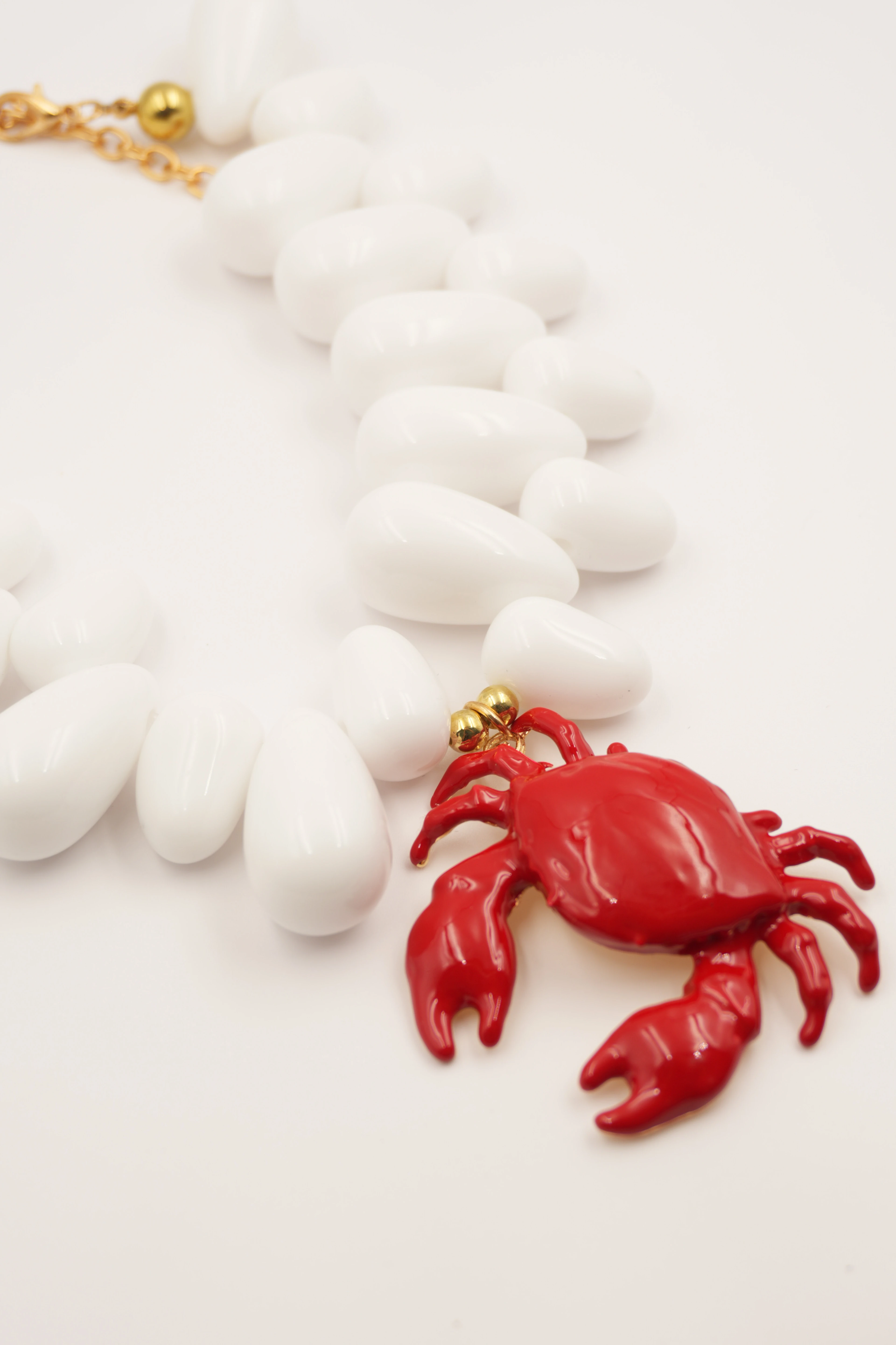 Yengeç Figürlü Kolye