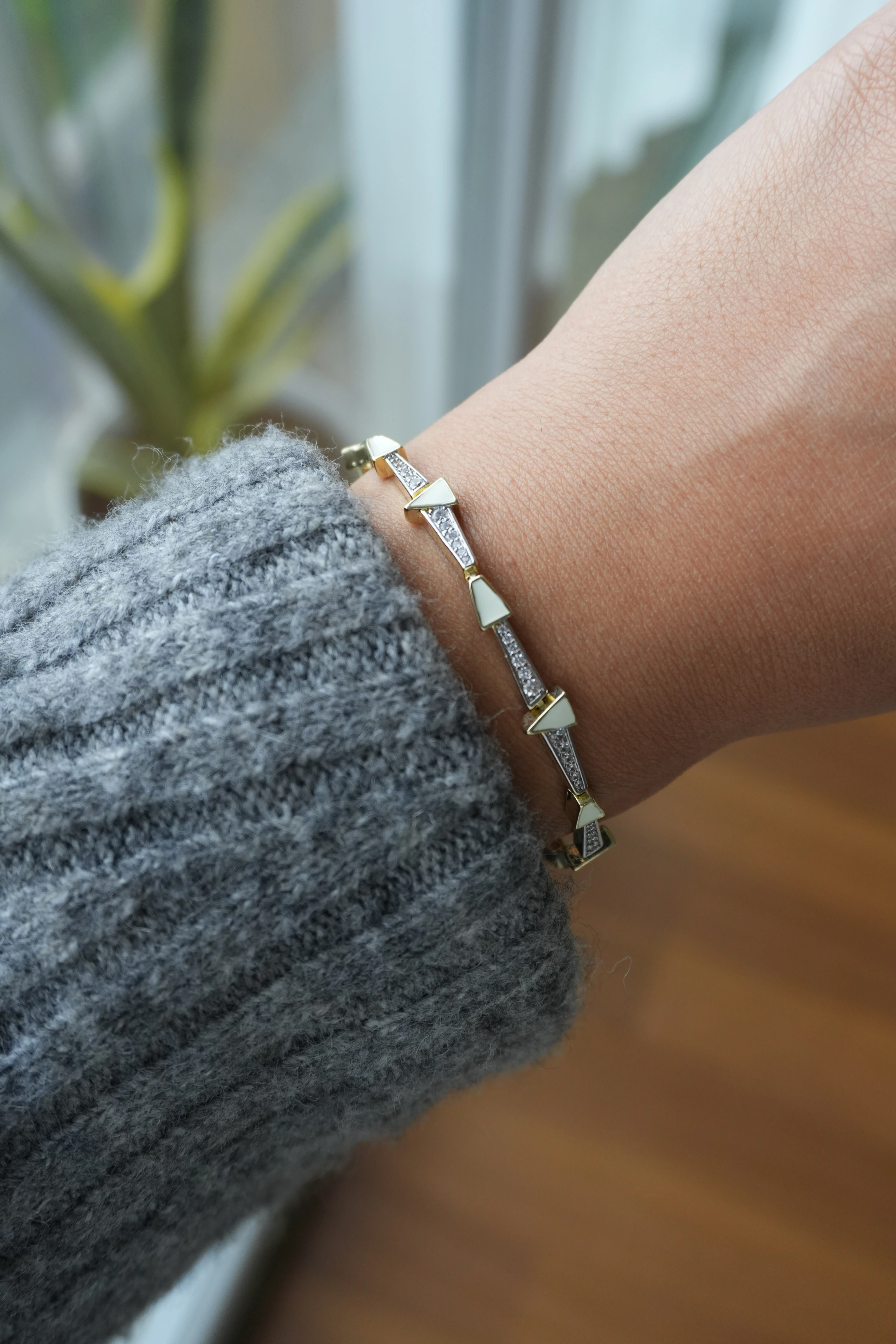 Üçgen Taşlı Bileklik | VIP - BEYAZ