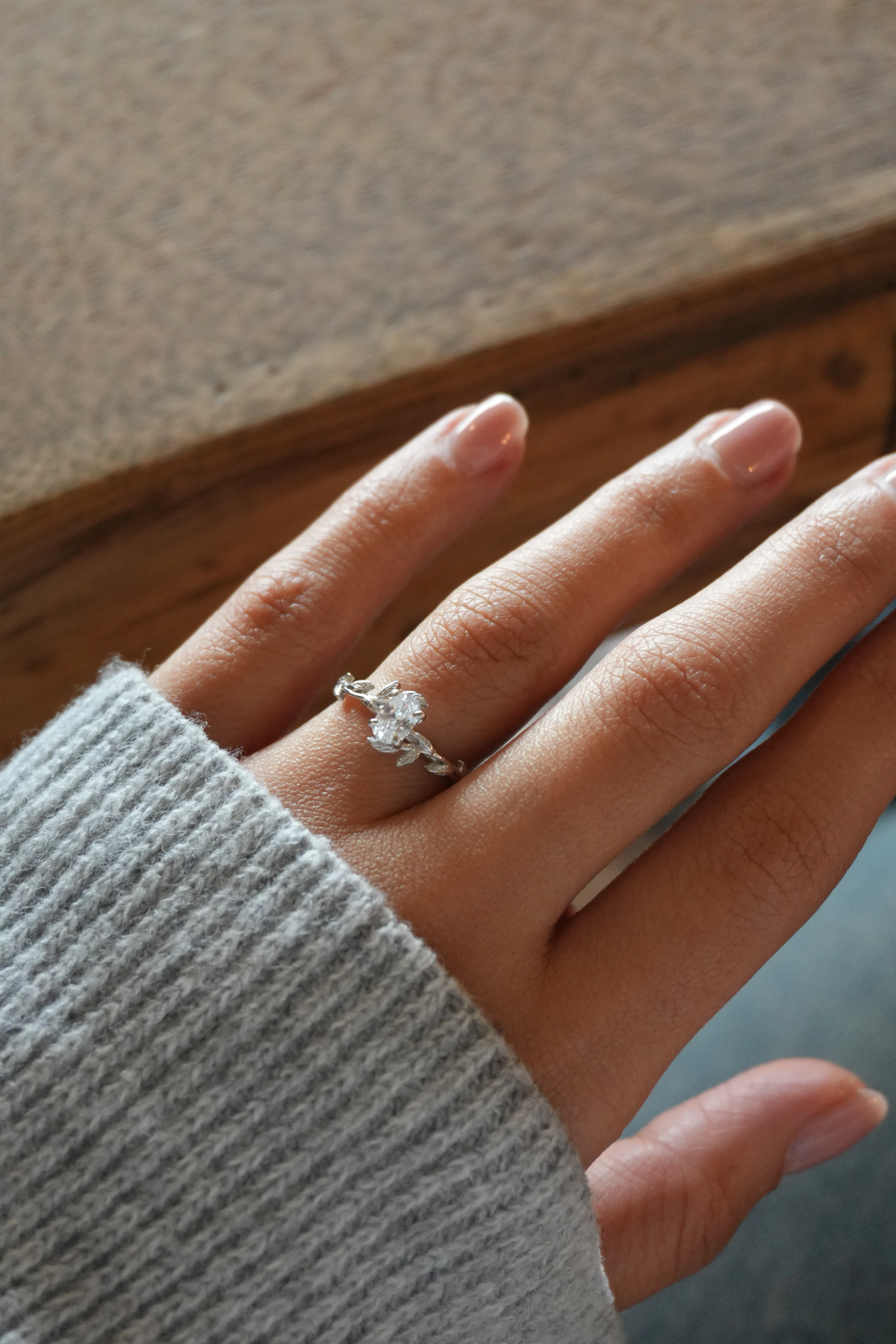 Alure Yaprak Detaylı Oval Tektaş Yüzük Ayarlanabilir | 925 Ayar Gümüş