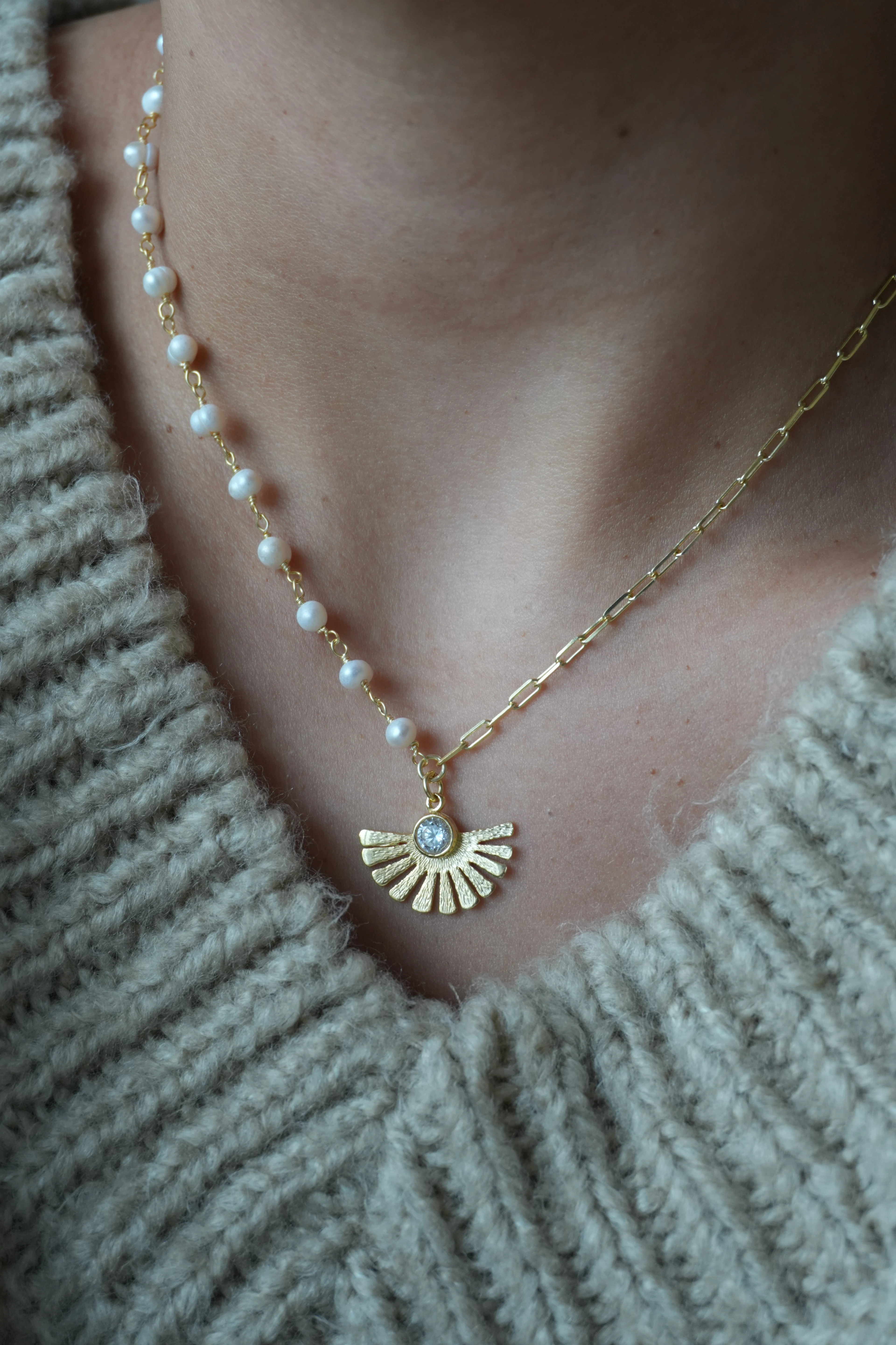 Yarısı İncili Zincirli Yelpaze Kolye | 925 Ayar Gümüş