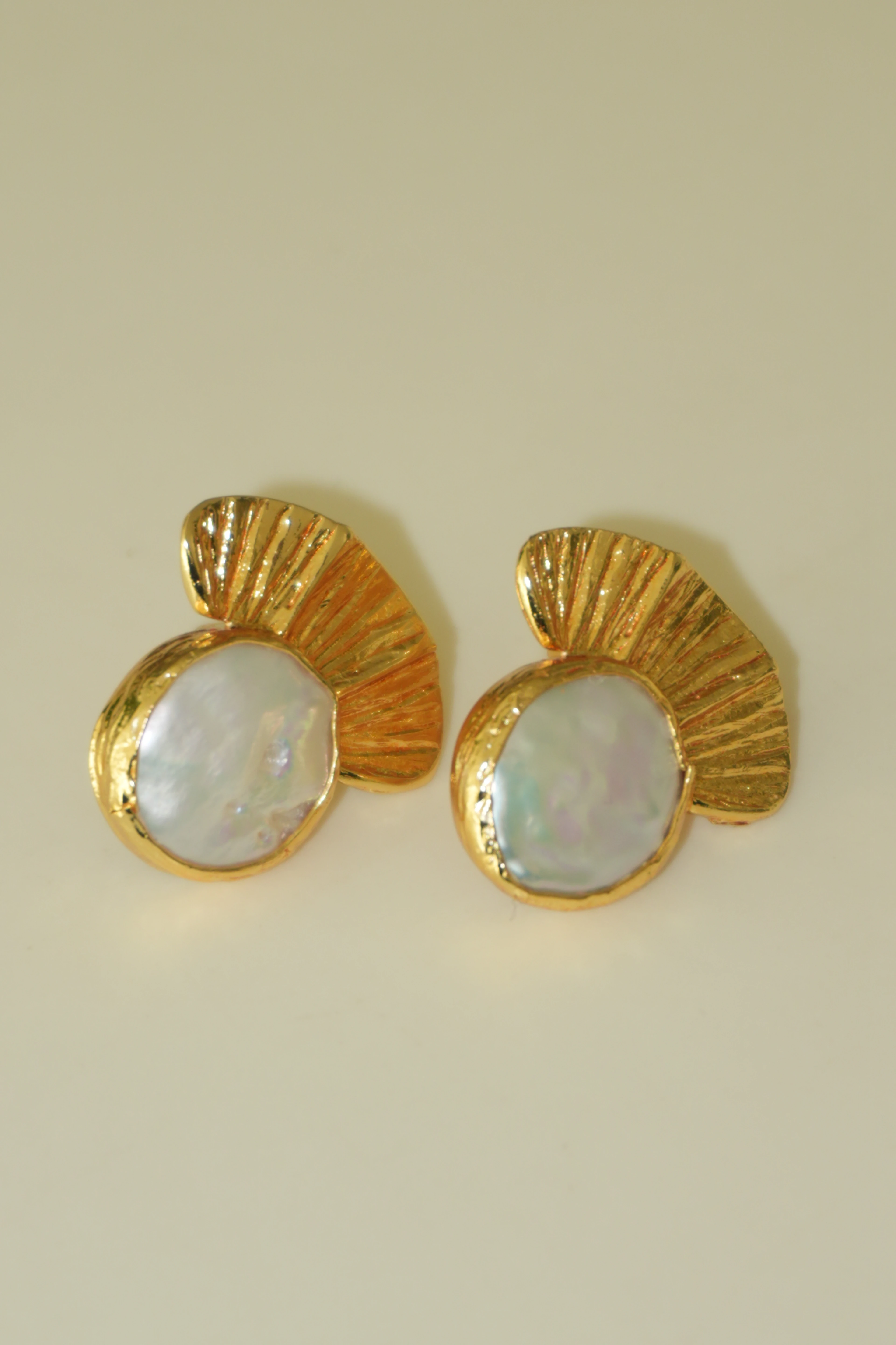 Lunaria Sedefli Doğal Taş Küpe