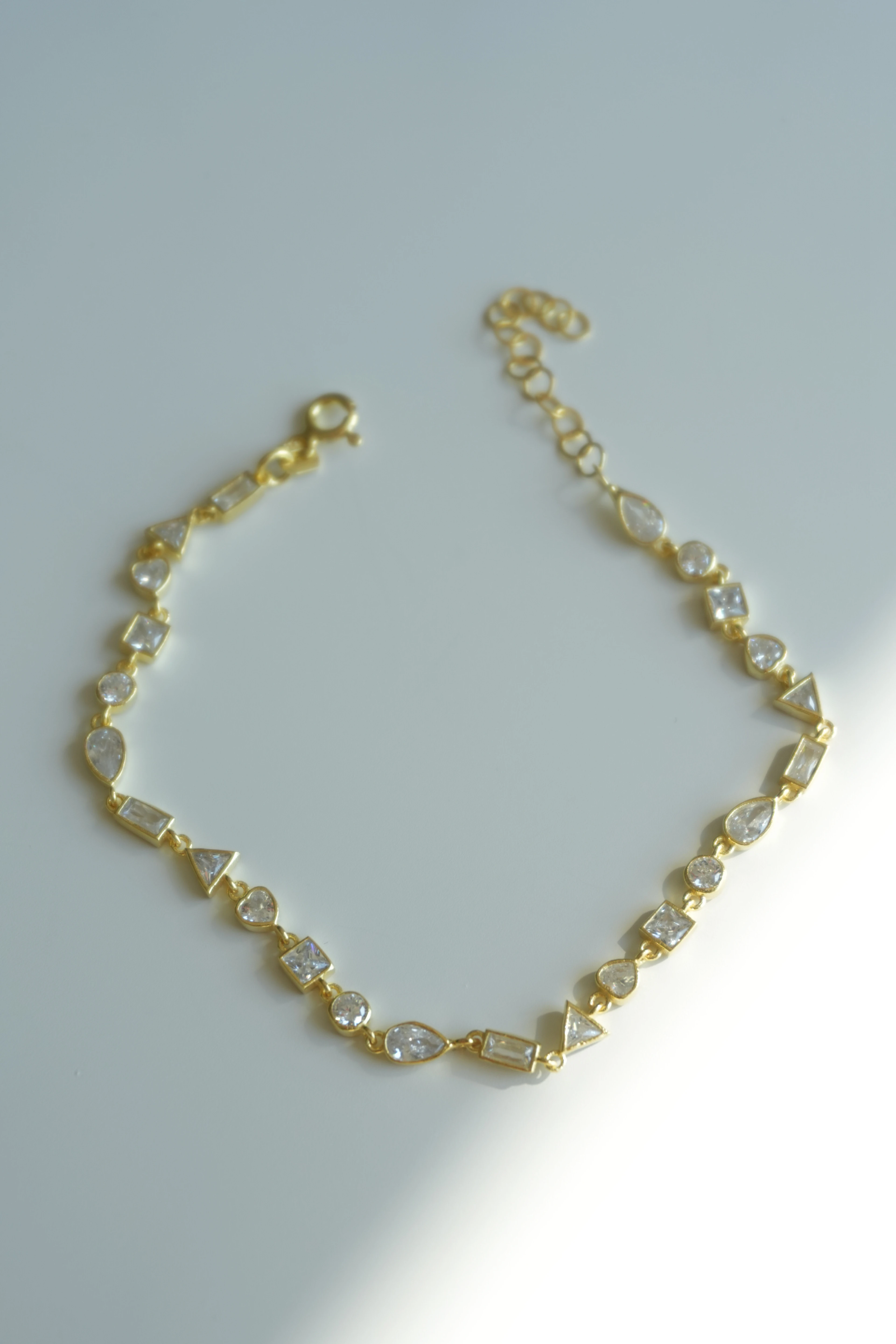 Amora Mini Asimetrik Taşlı Bileklik | 925 Ayar Gümüş