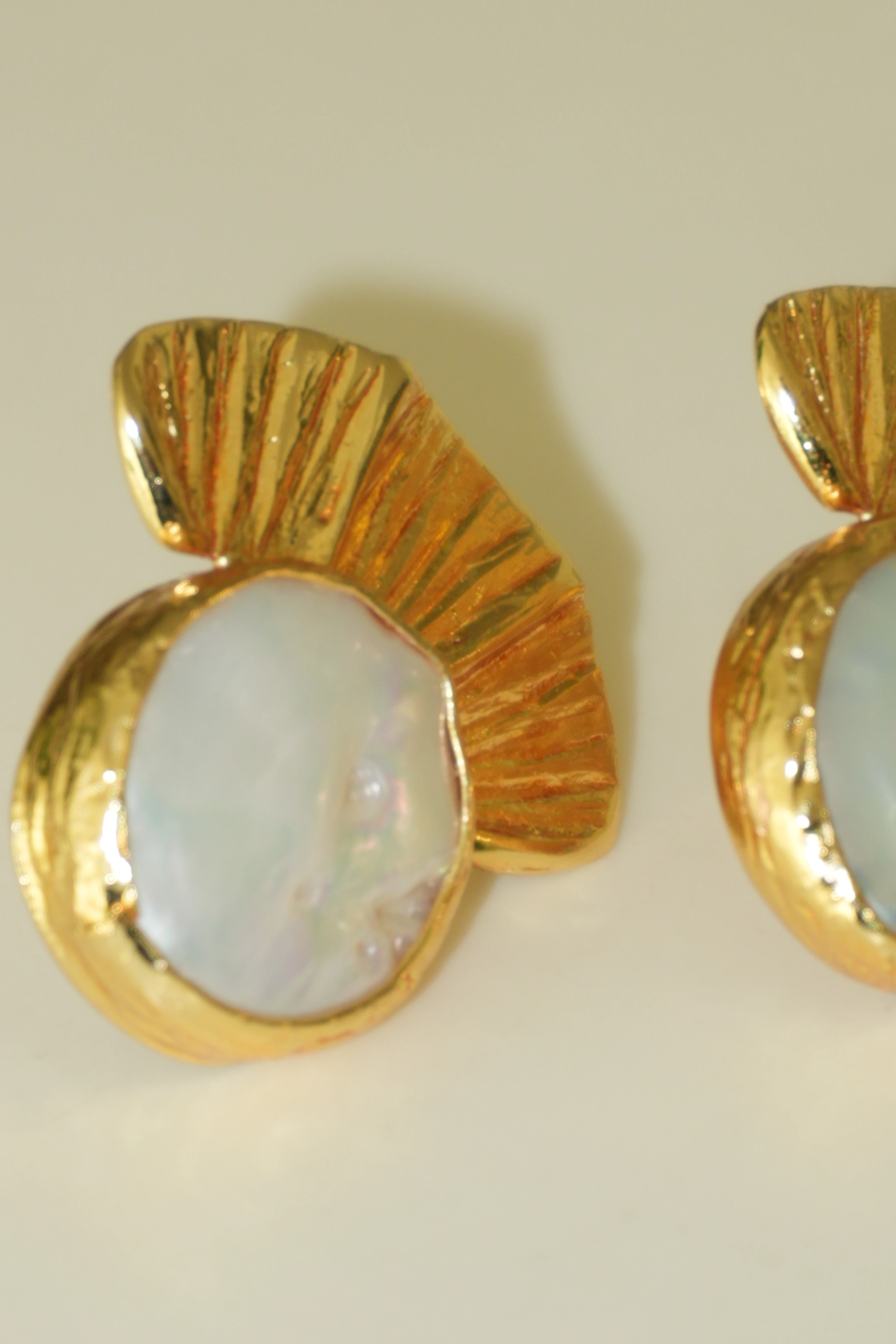 Lunaria Sedefli Doğal Taş Küpe