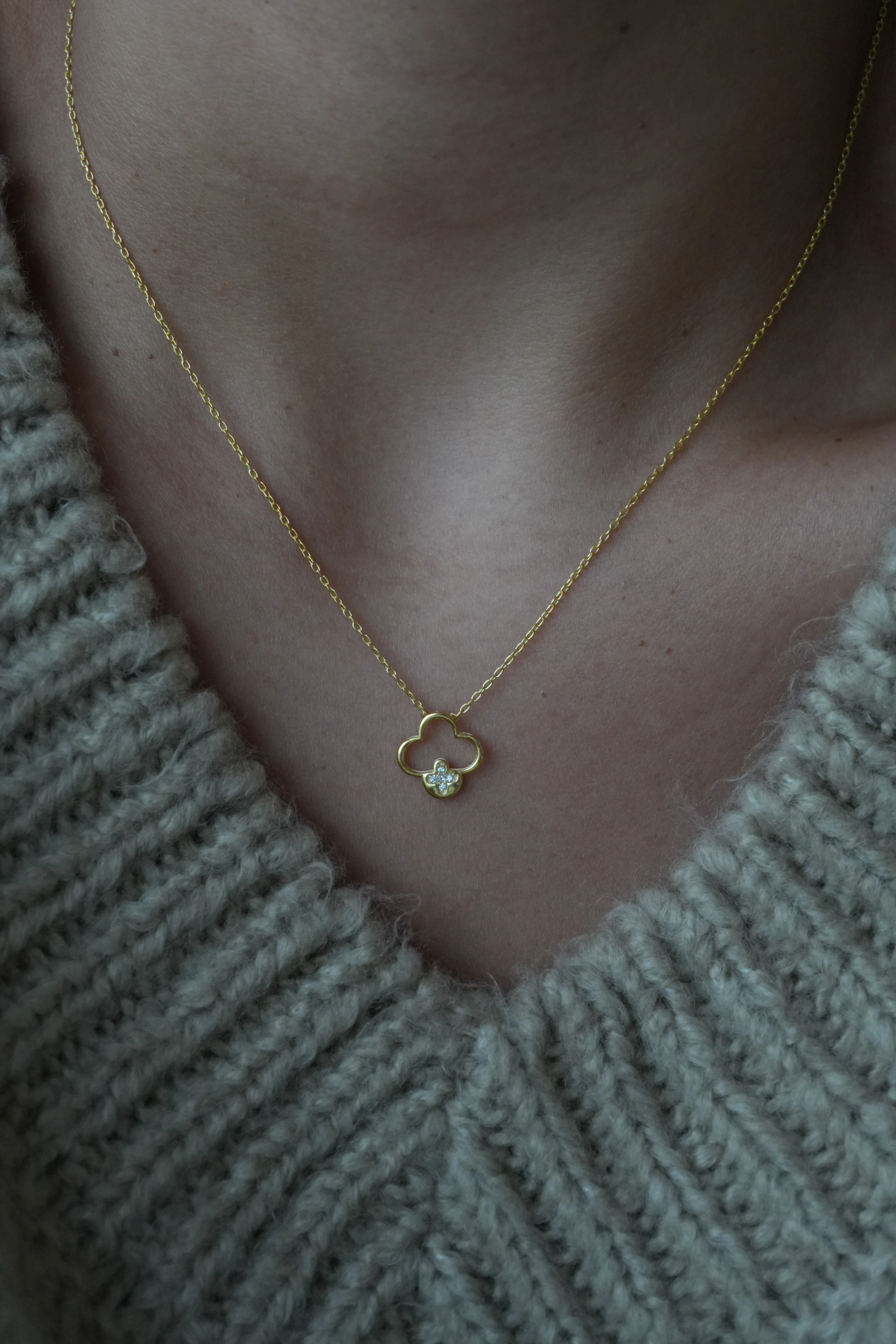 Elen Minimal Yonca Taşlı Kolye | 925 Ayar Gümüş