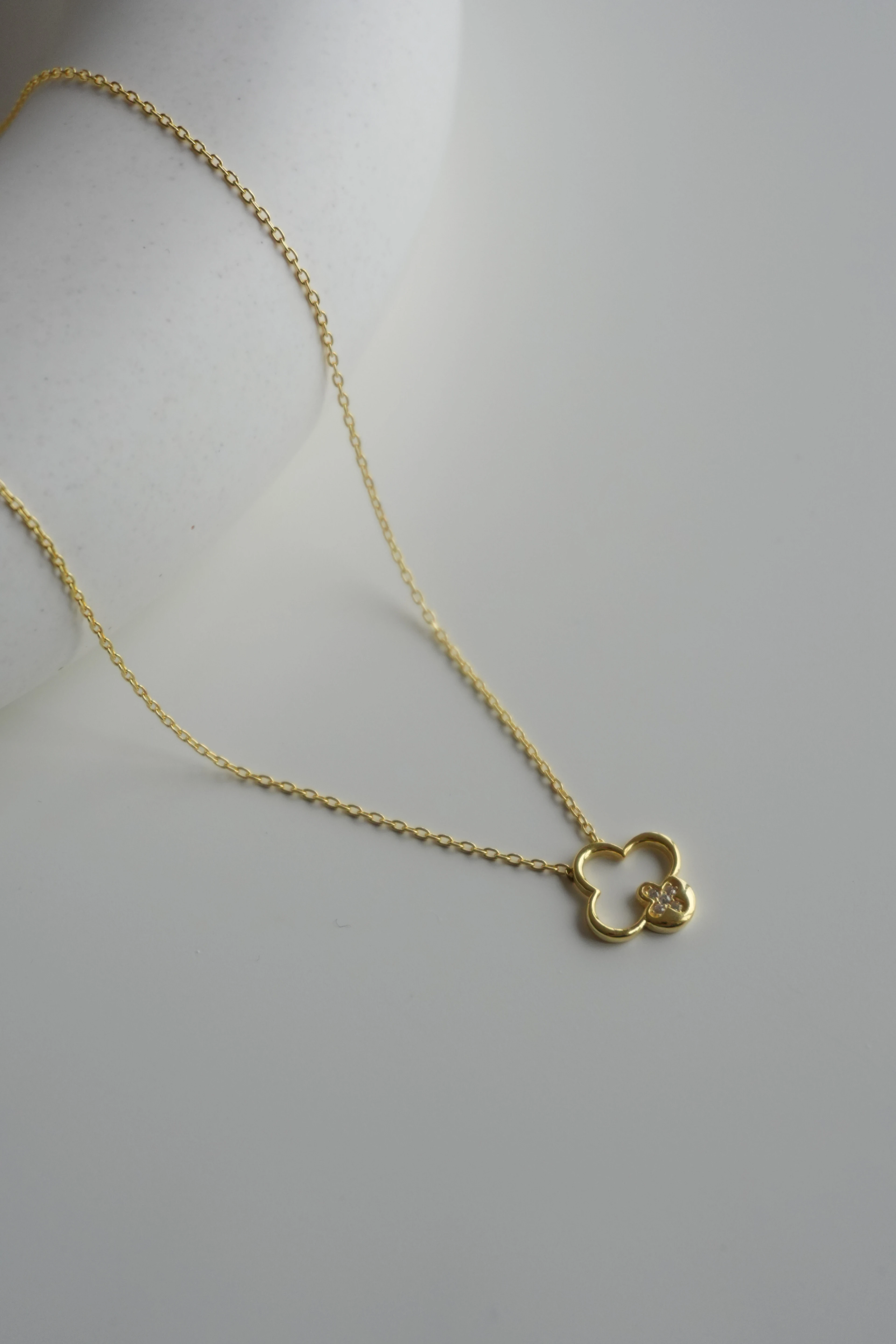 Elen Minimal Yonca Taşlı Kolye | 925 Ayar Gümüş