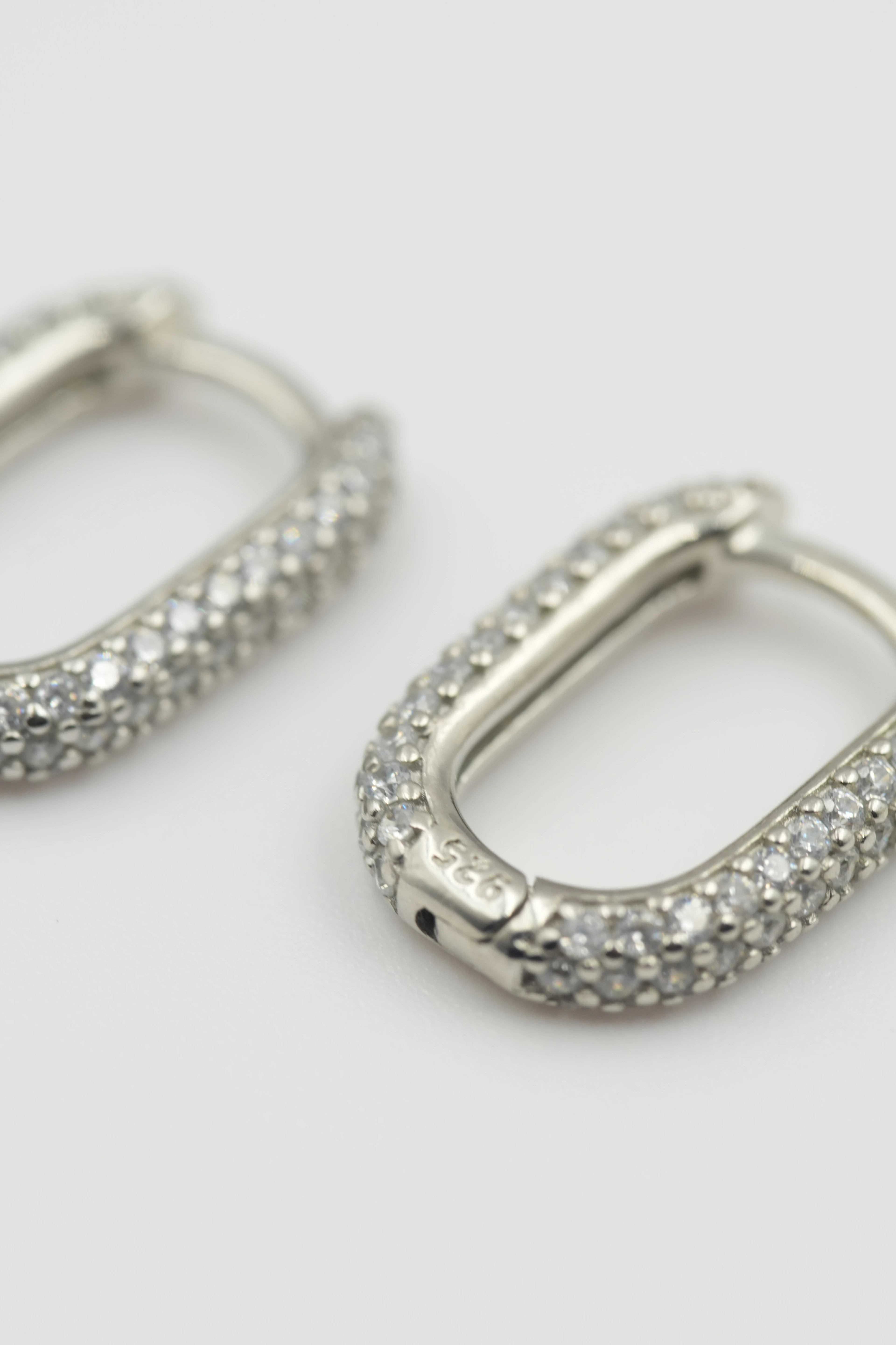 Vaye Uzun Oval Full Taşlı Küpe | 925 Ayar Gümüş