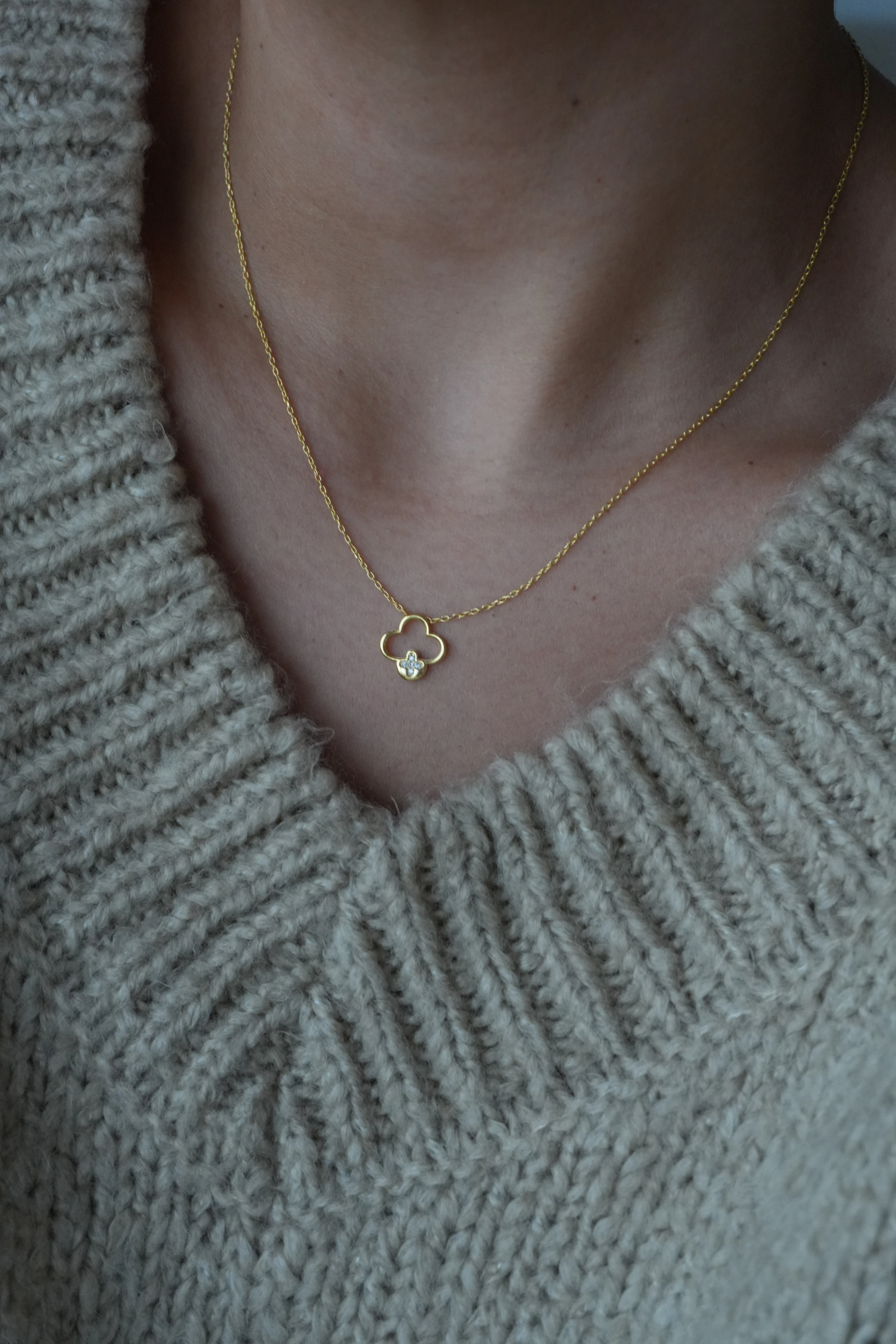 Elen Minimal Yonca Taşlı Kolye | 925 Ayar Gümüş