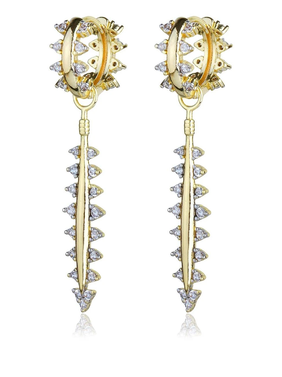 Altın Tonlu Dikenli Halka & Çubuk Küpe – Taş Detaylı Modern Tasarım