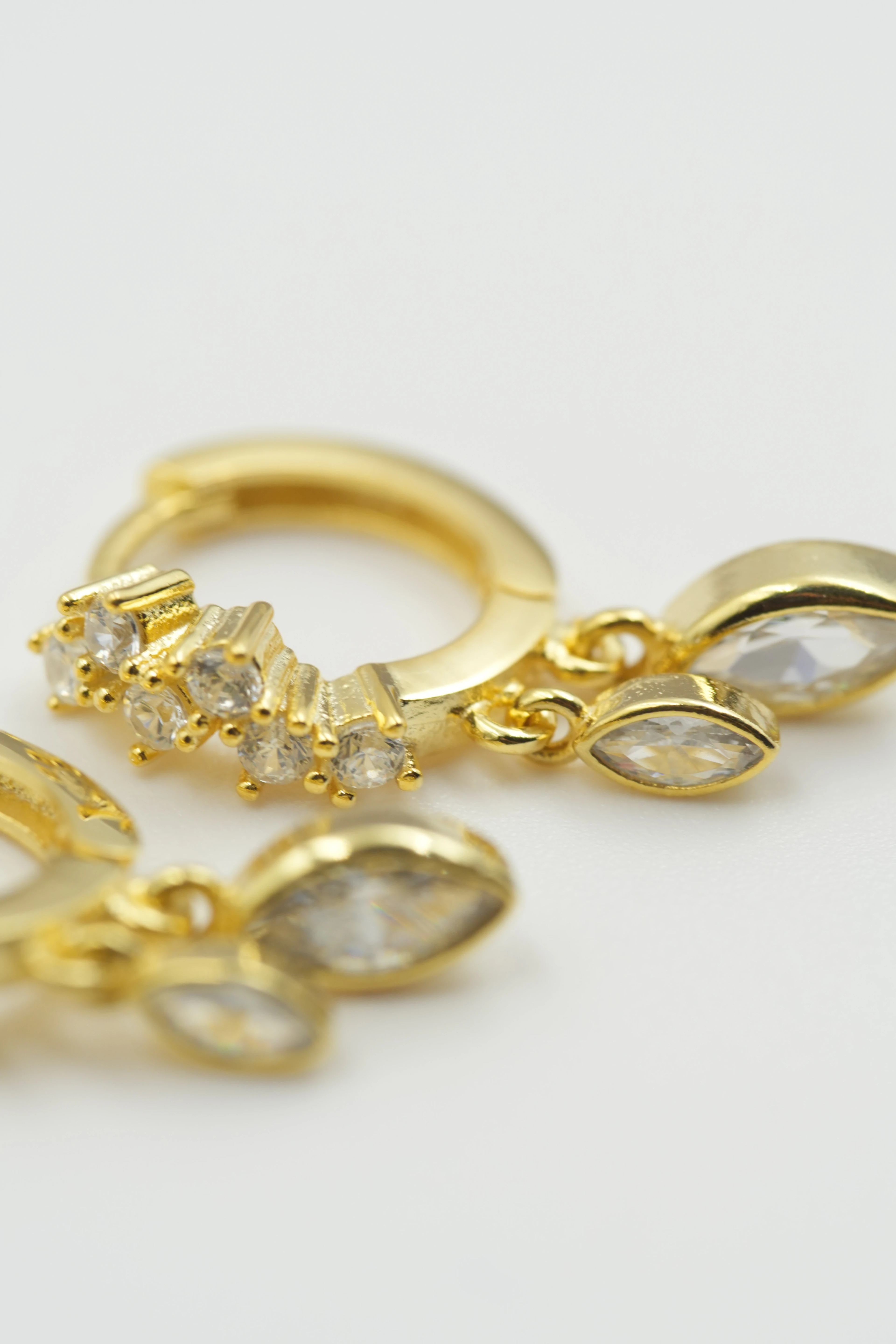 Mira Taşlı Sallantılı Küpe | 925 Ayar Gümüş