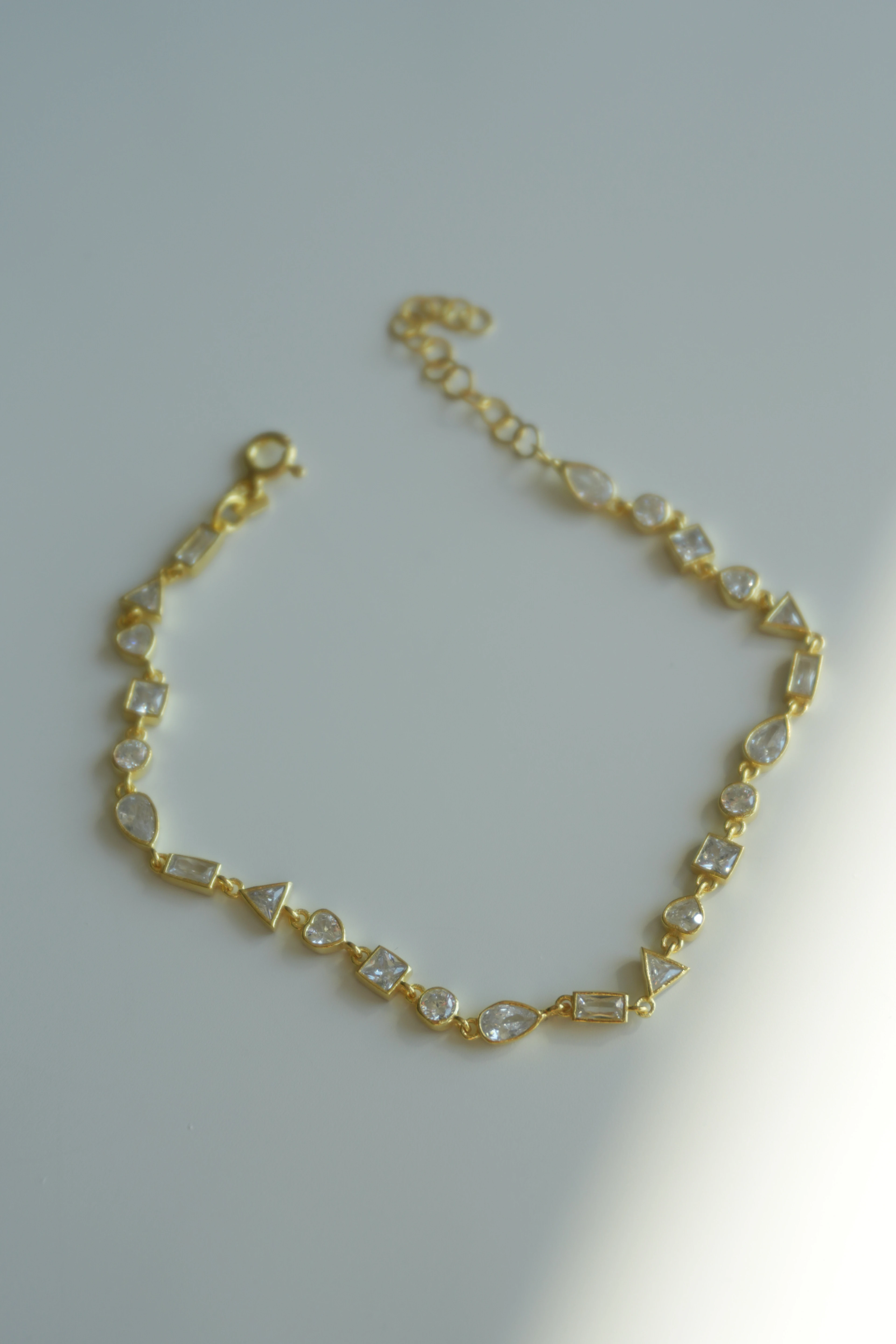 Amora Mini Asimetrik Taşlı Bileklik | 925 Ayar Gümüş