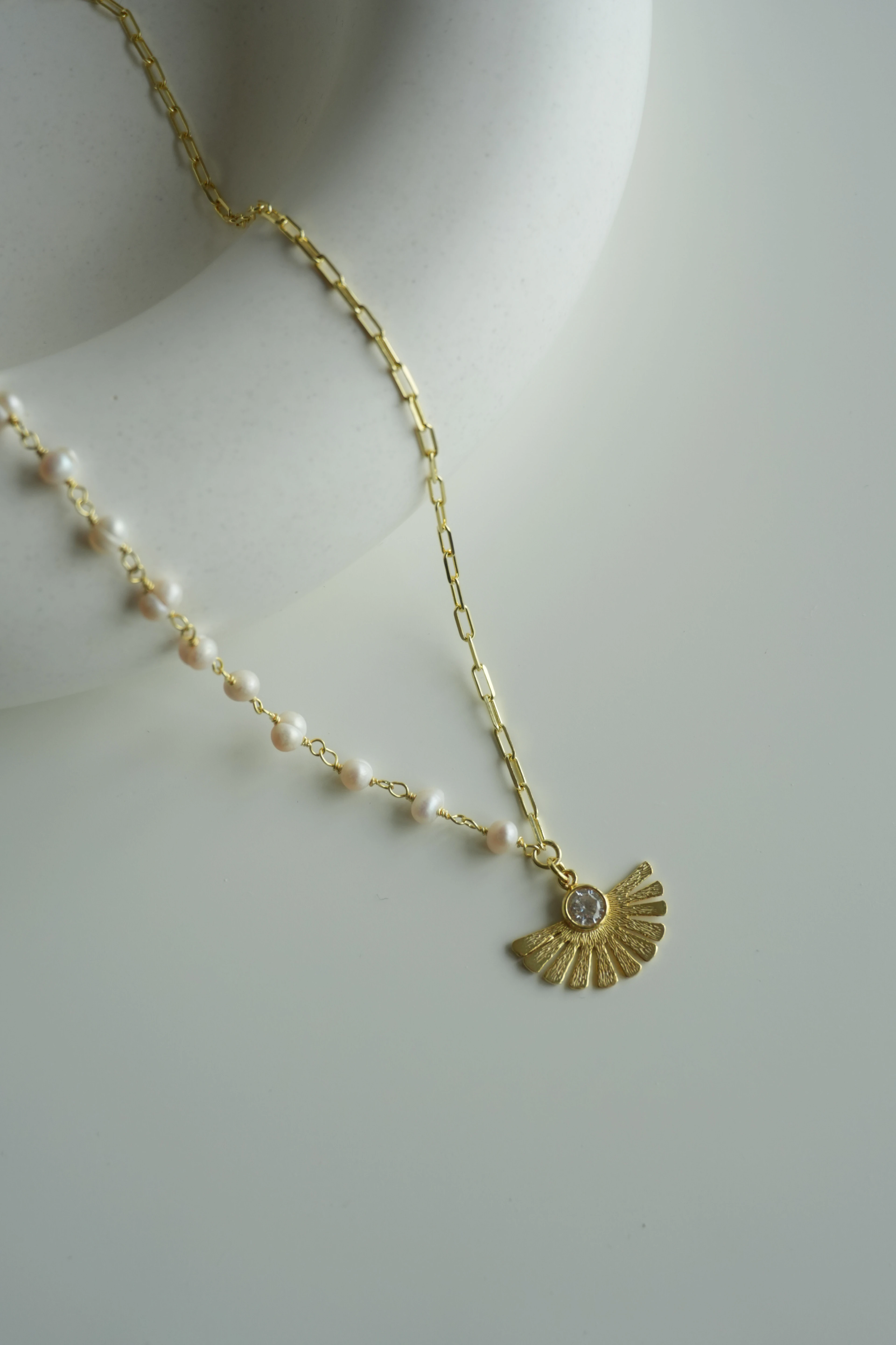 Yarısı İncili Zincirli Yelpaze Kolye | 925 Ayar Gümüş