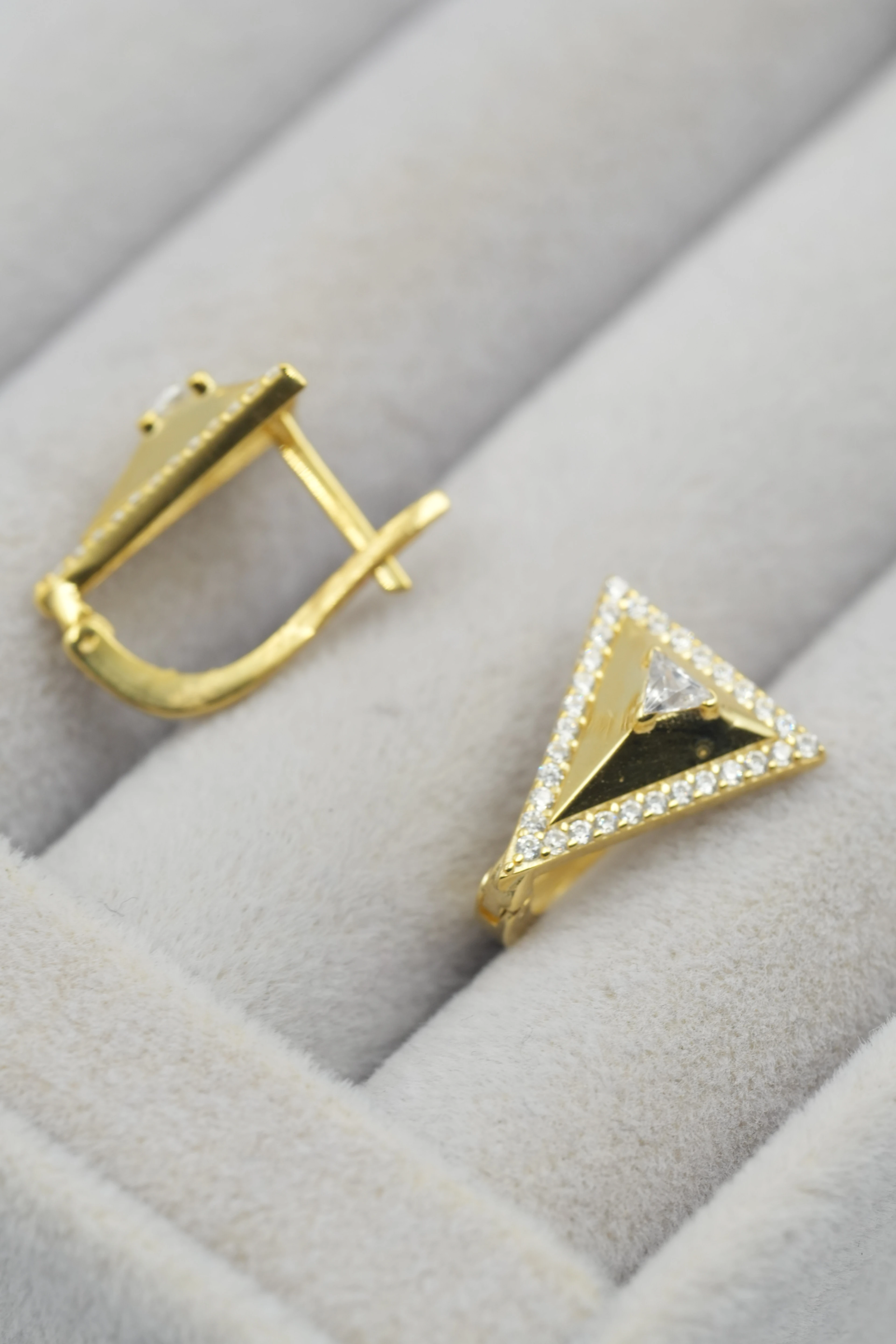 Noma Üçgen Taşlı Küpe | 925 Ayar Gümüş