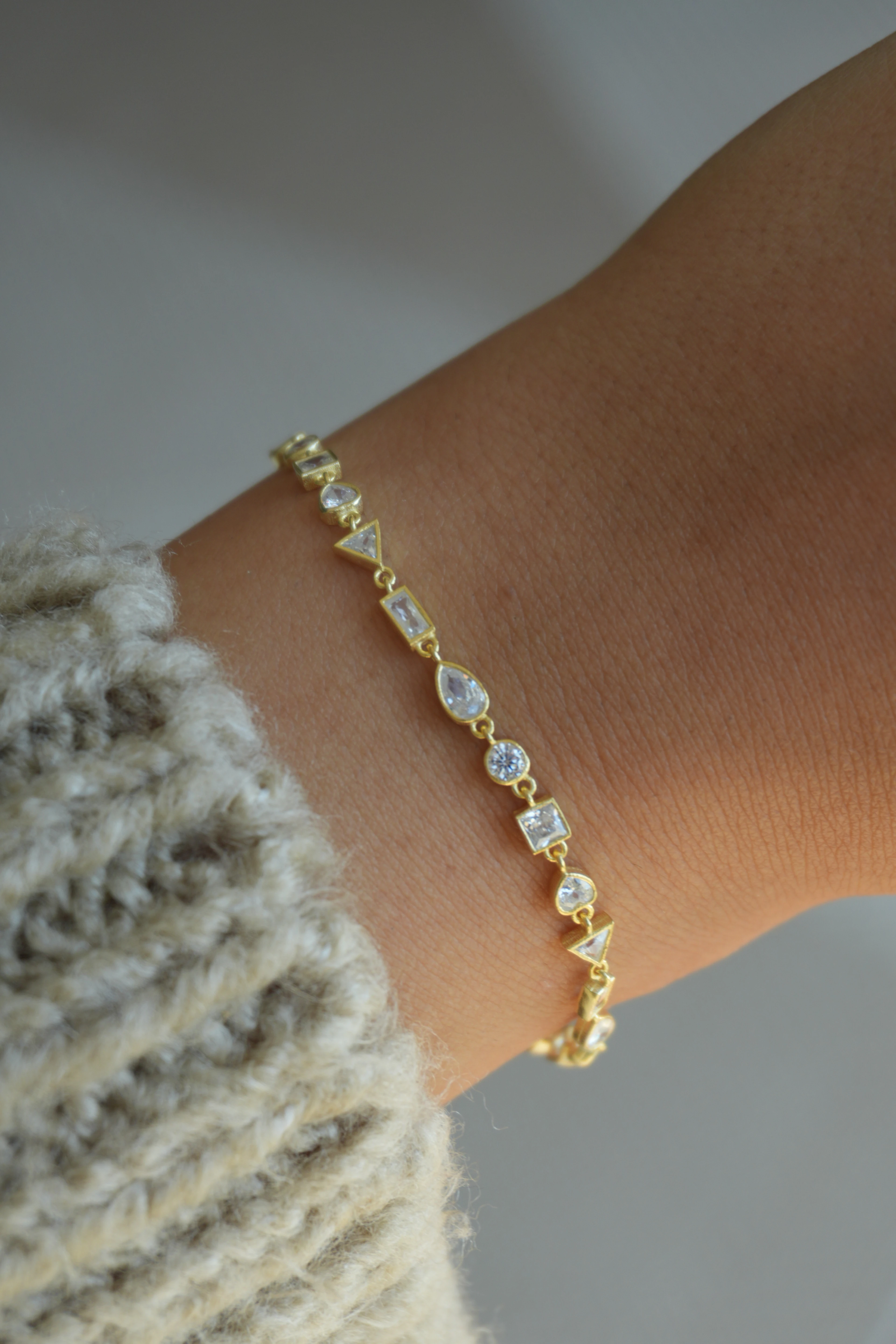 Amora Mini Asimetrik Taşlı Bileklik | 925 Ayar Gümüş