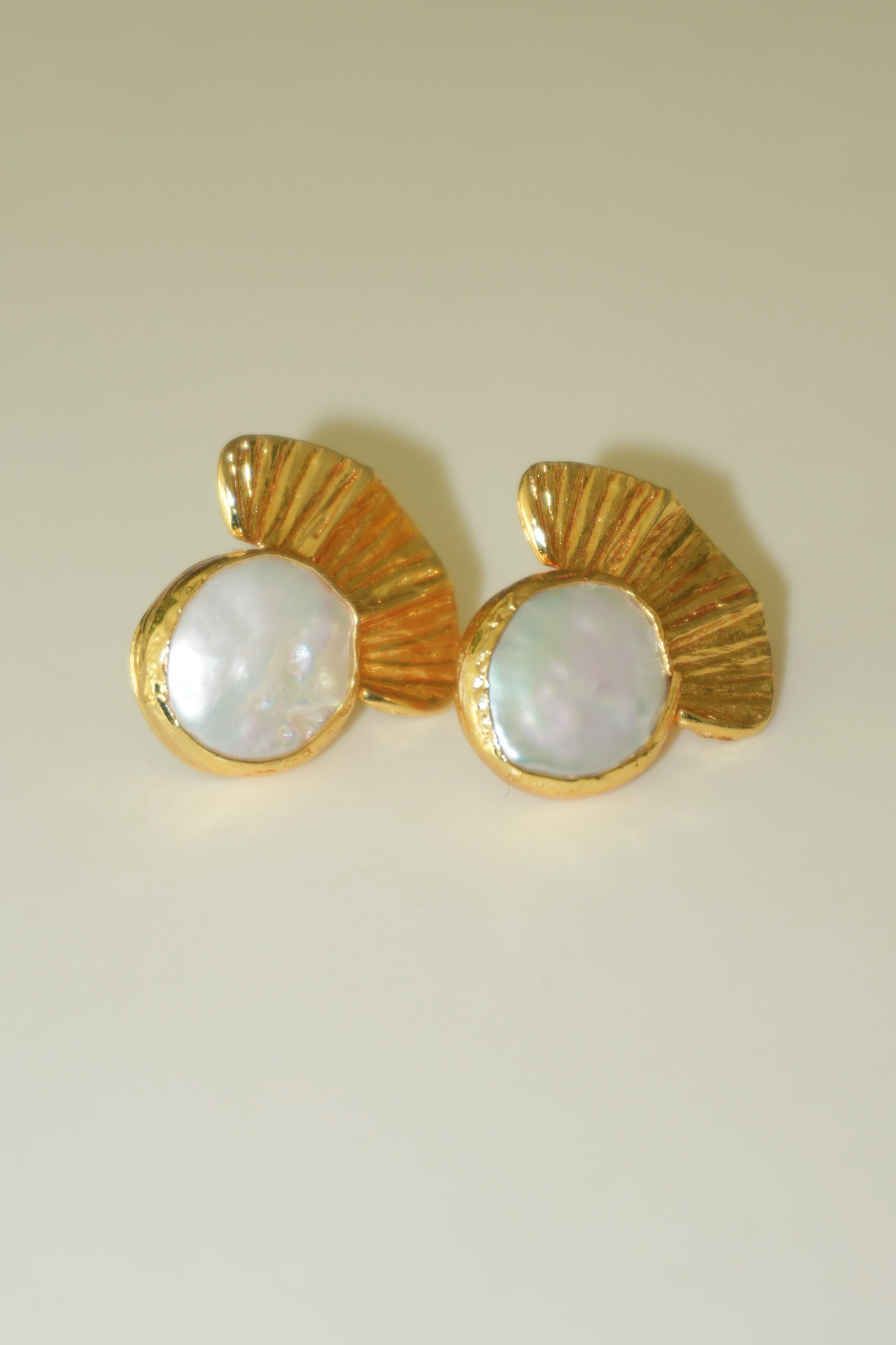 Lunaria Sedefli Doğal Taş Küpe