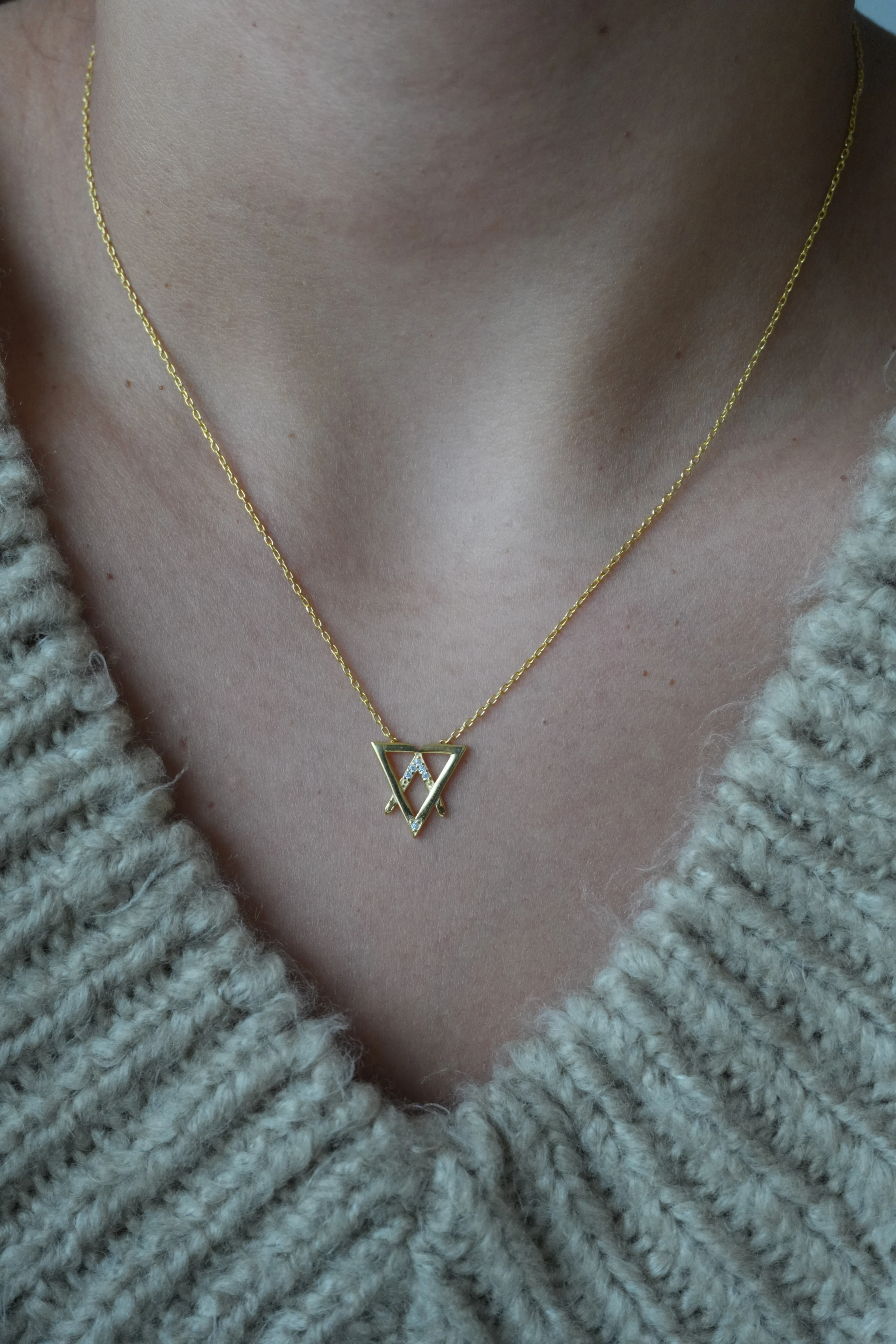Üçgen Taşlı Kolye | 925 Ayar Gümüş