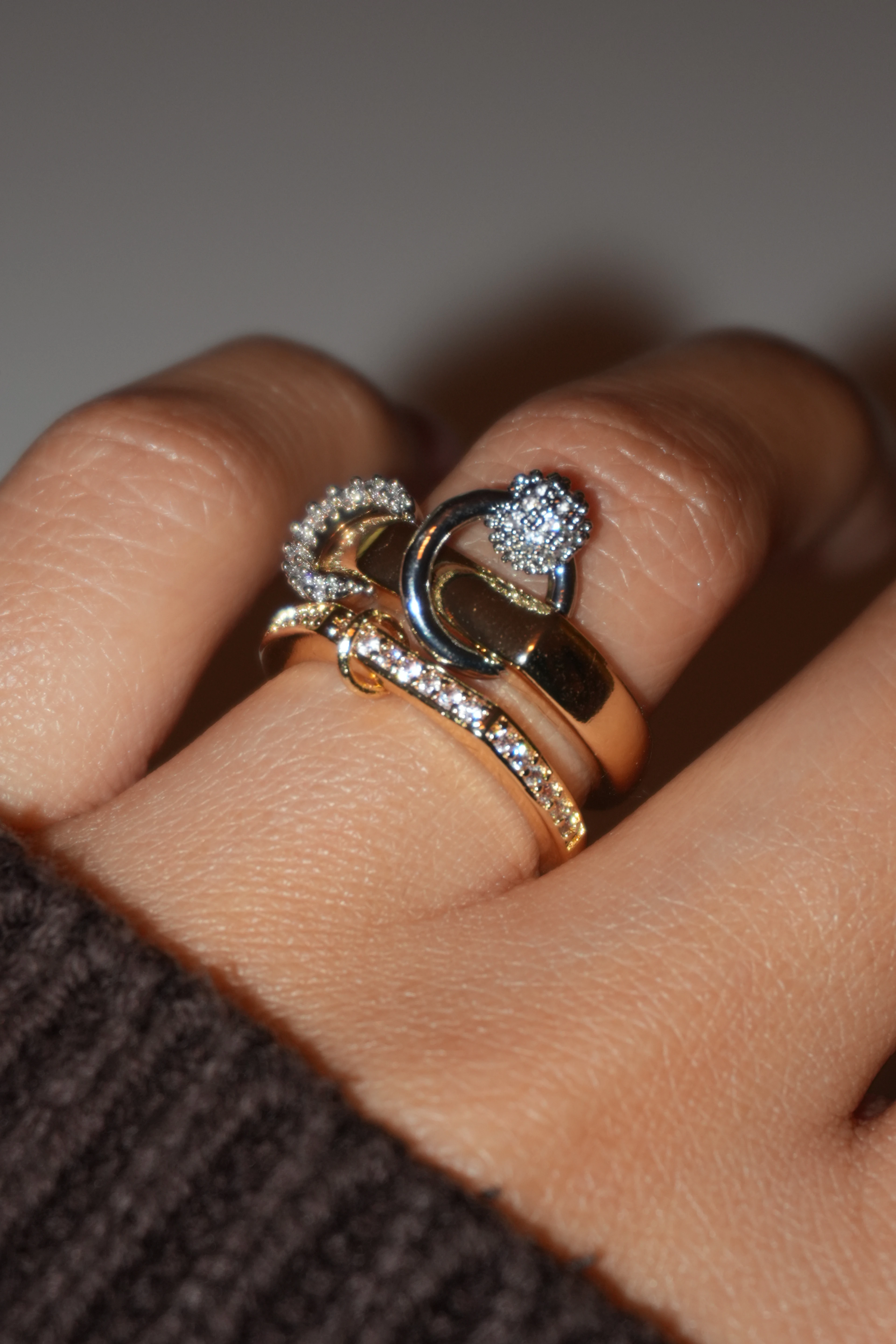 Cubic Sallantılı Taşlı Yüzük