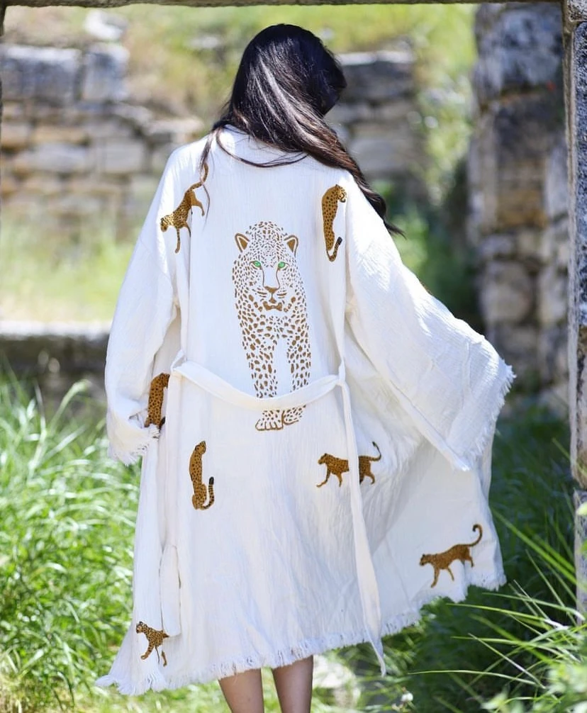 Beyaz Kaplan Desenli Müslin Kaftan