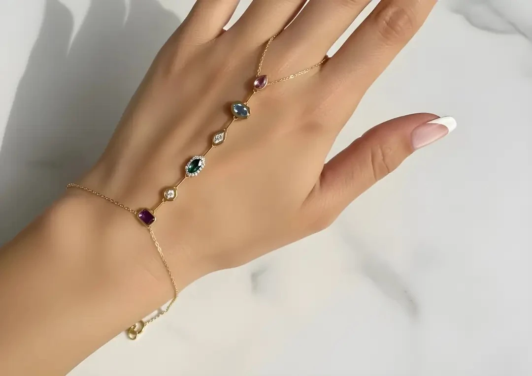 925 Ayar Gümüş Renkli Baget Taşlı Şahmeran – Altın Sarısı Zincirli