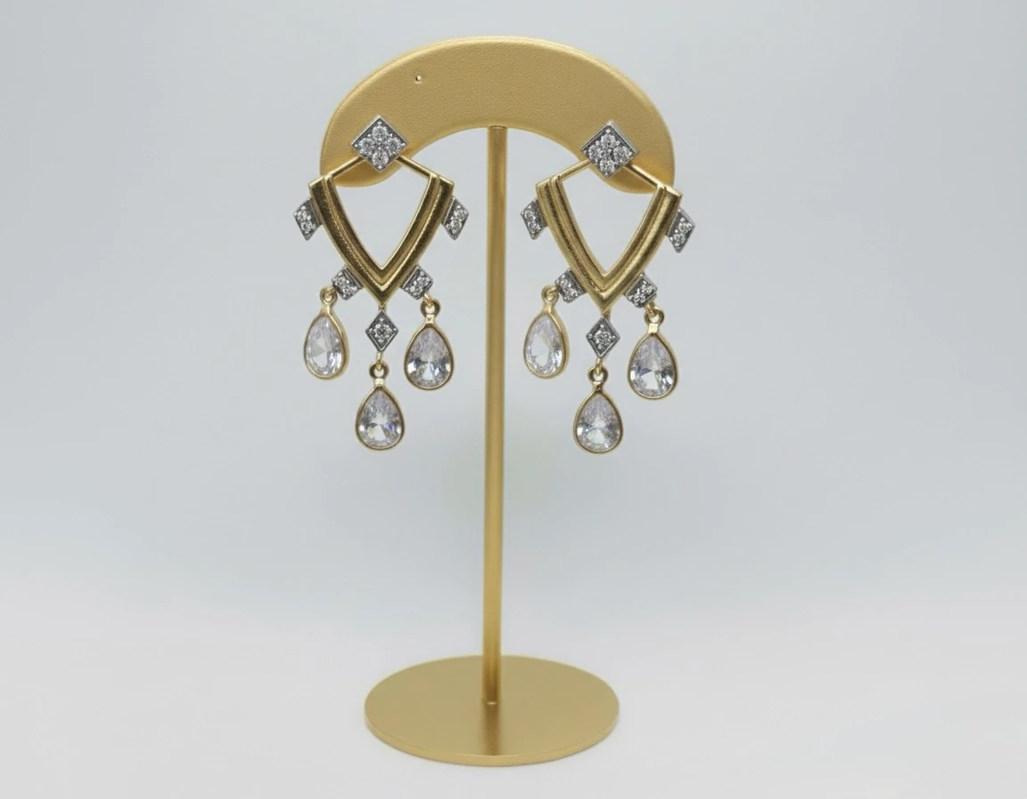 Geometrik Damla Taşlı Altın Renk Küpe