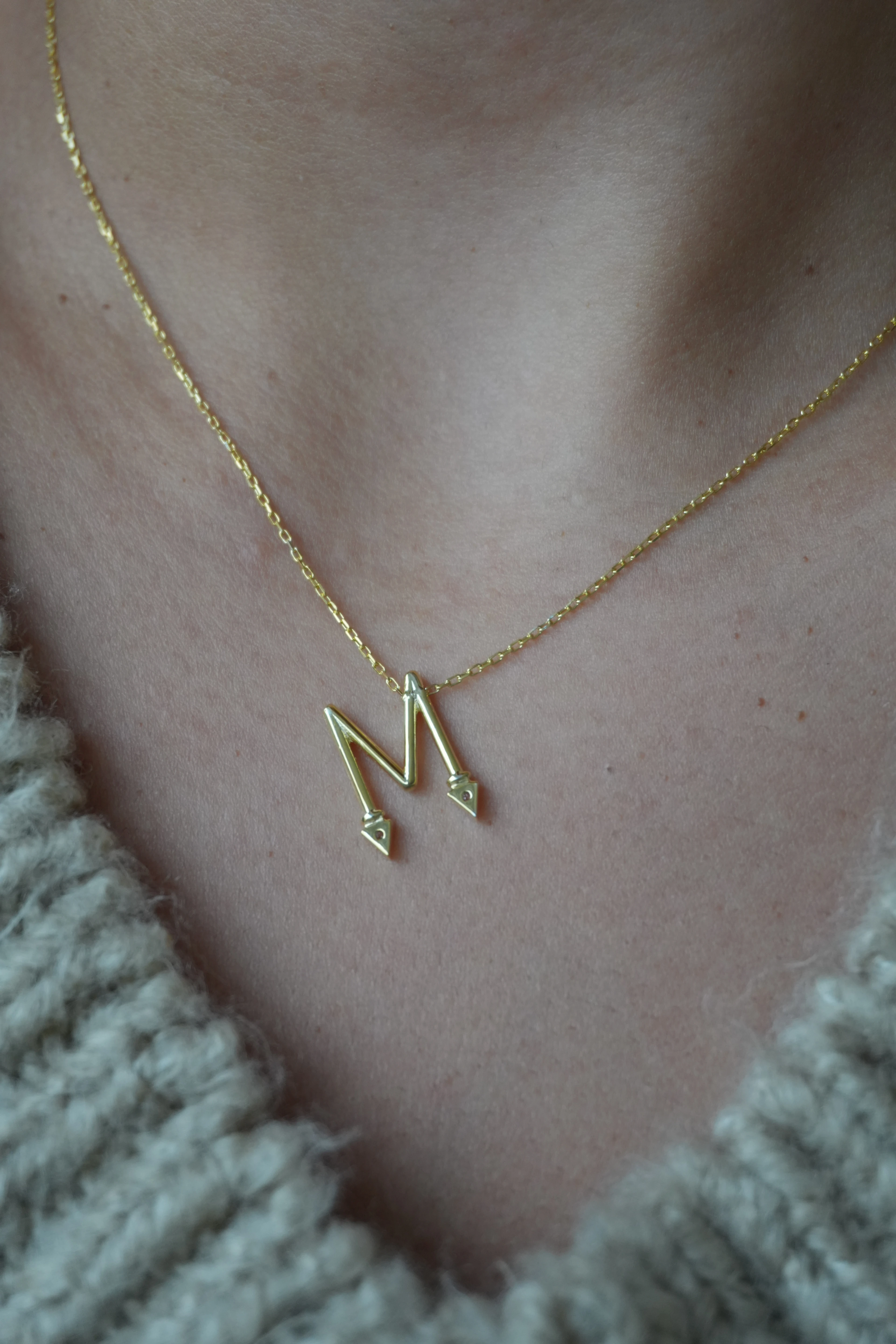 Arrow Minimal Harf Kolye | 925 Ayar Gümüş