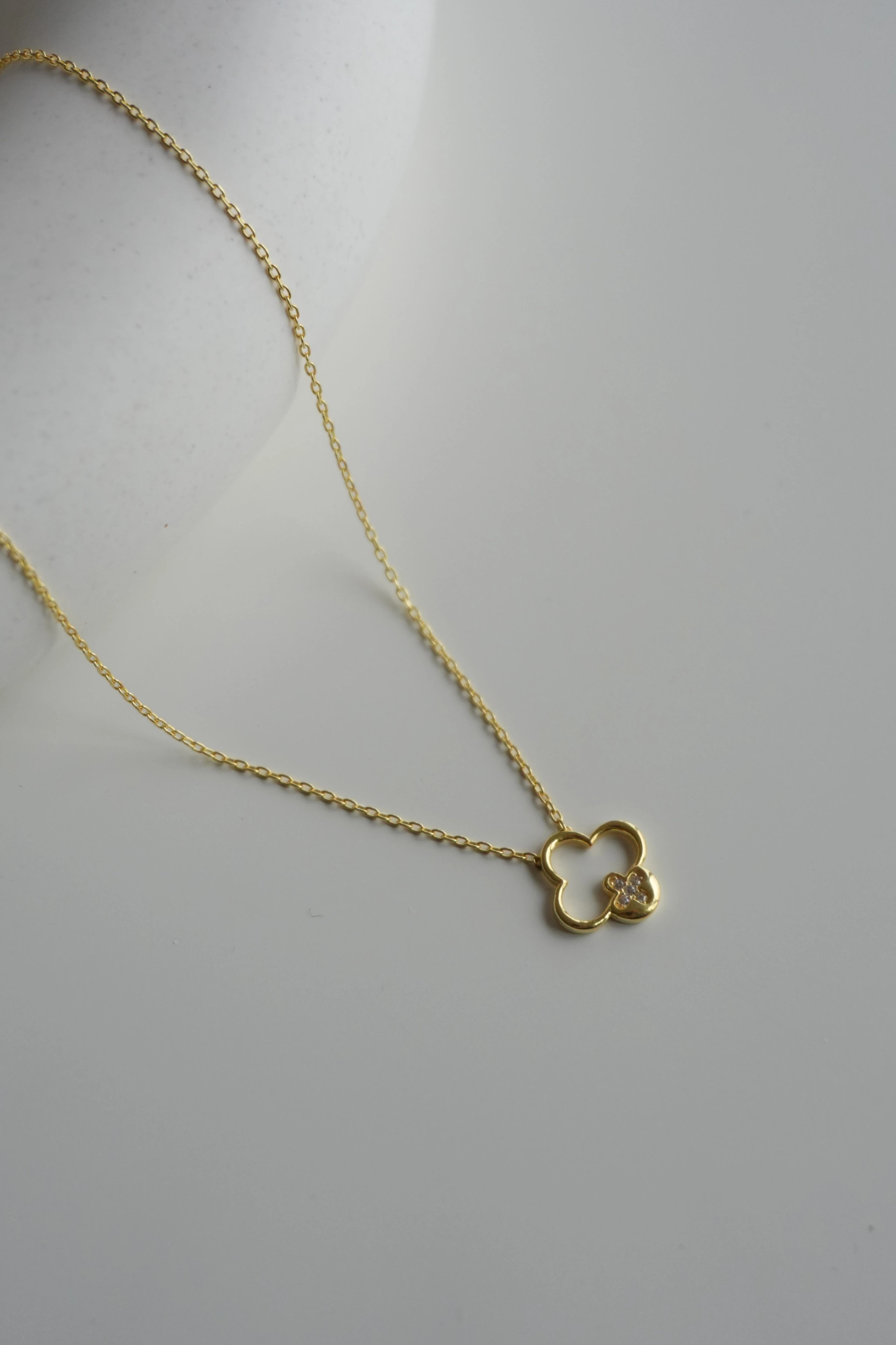 Elen Minimal Yonca Taşlı Kolye | 925 Ayar Gümüş