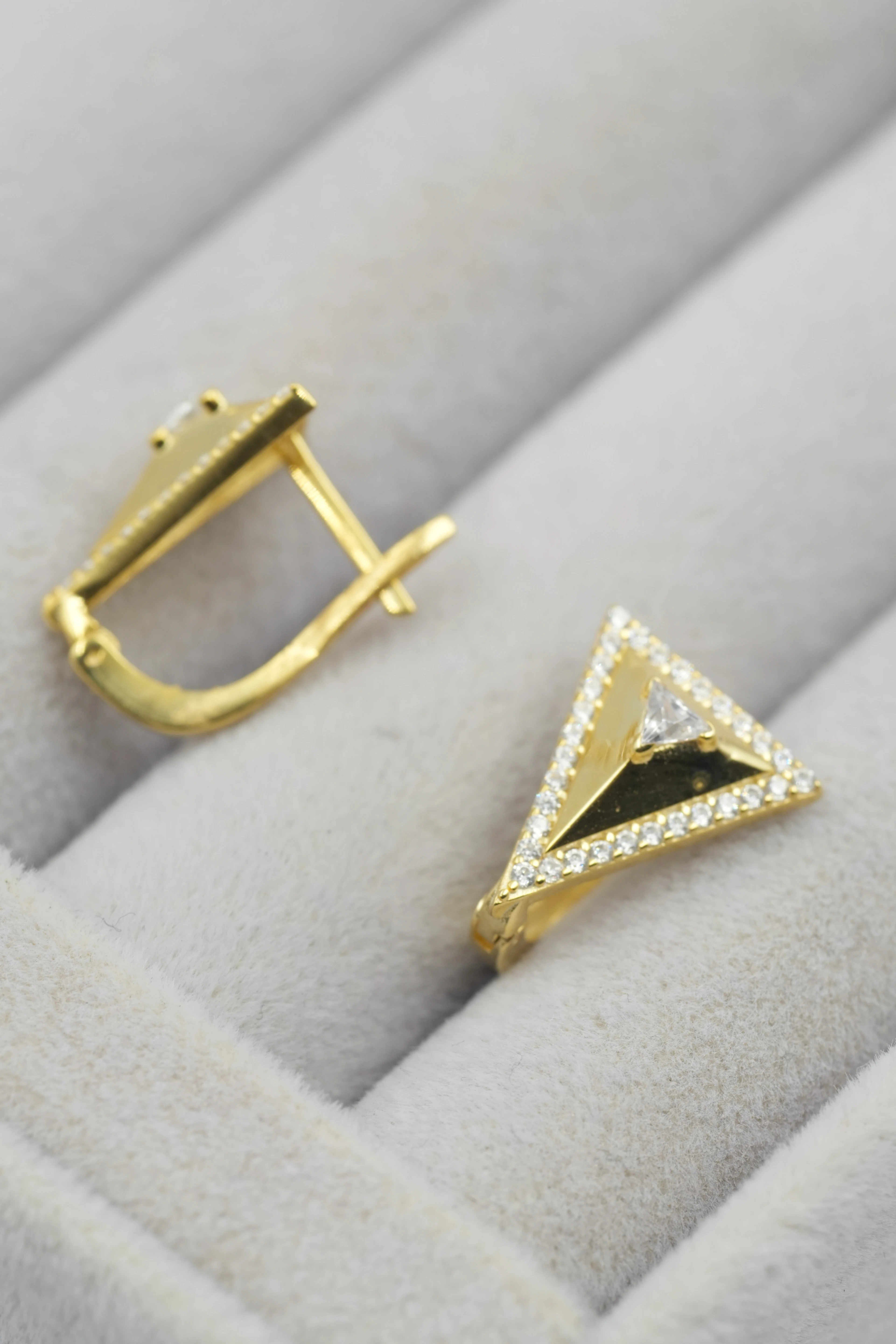 Noma Üçgen Taşlı Küpe | 925 Ayar Gümüş