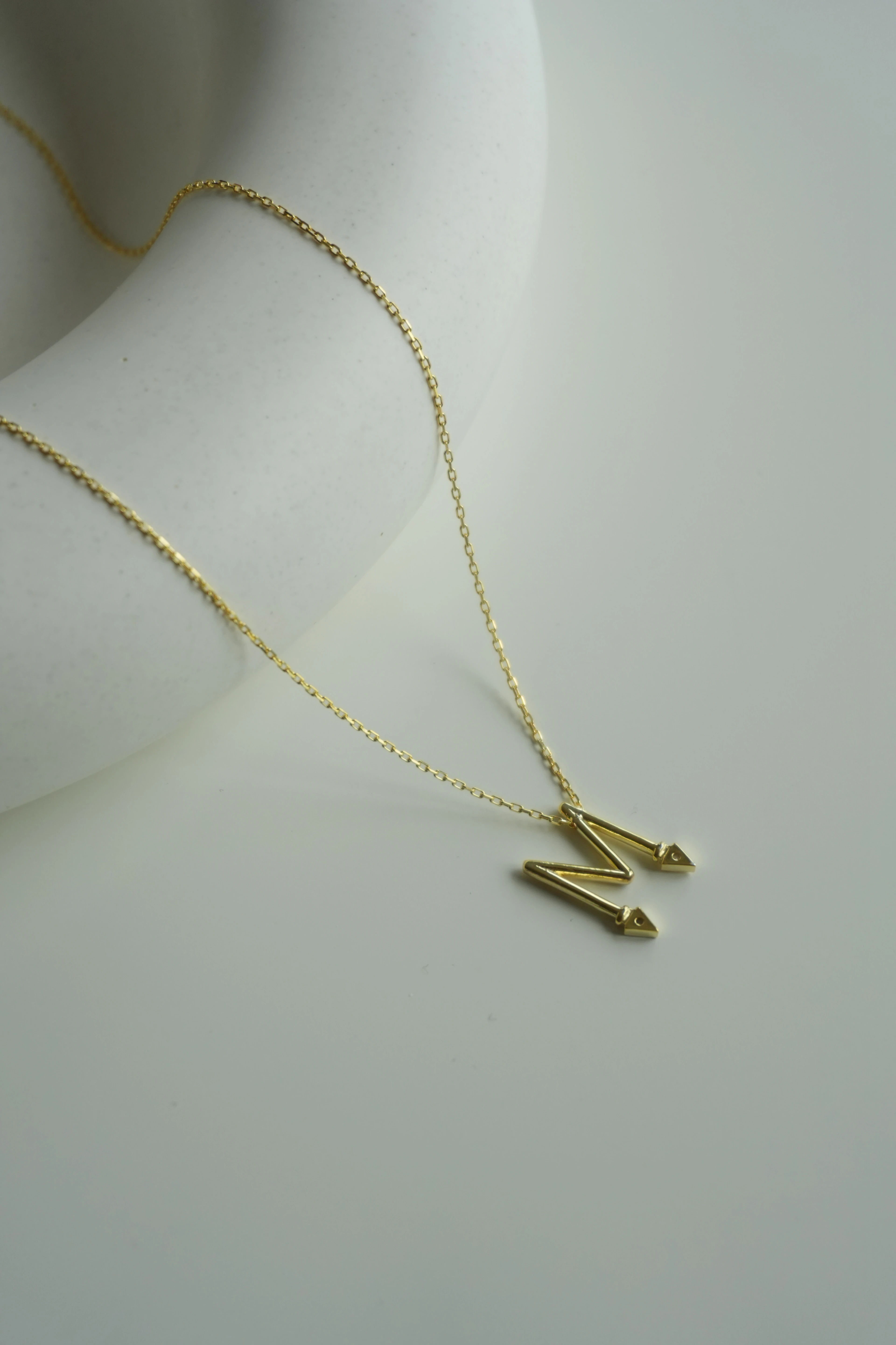 Arrow Minimal Harf Kolye | 925 Ayar Gümüş