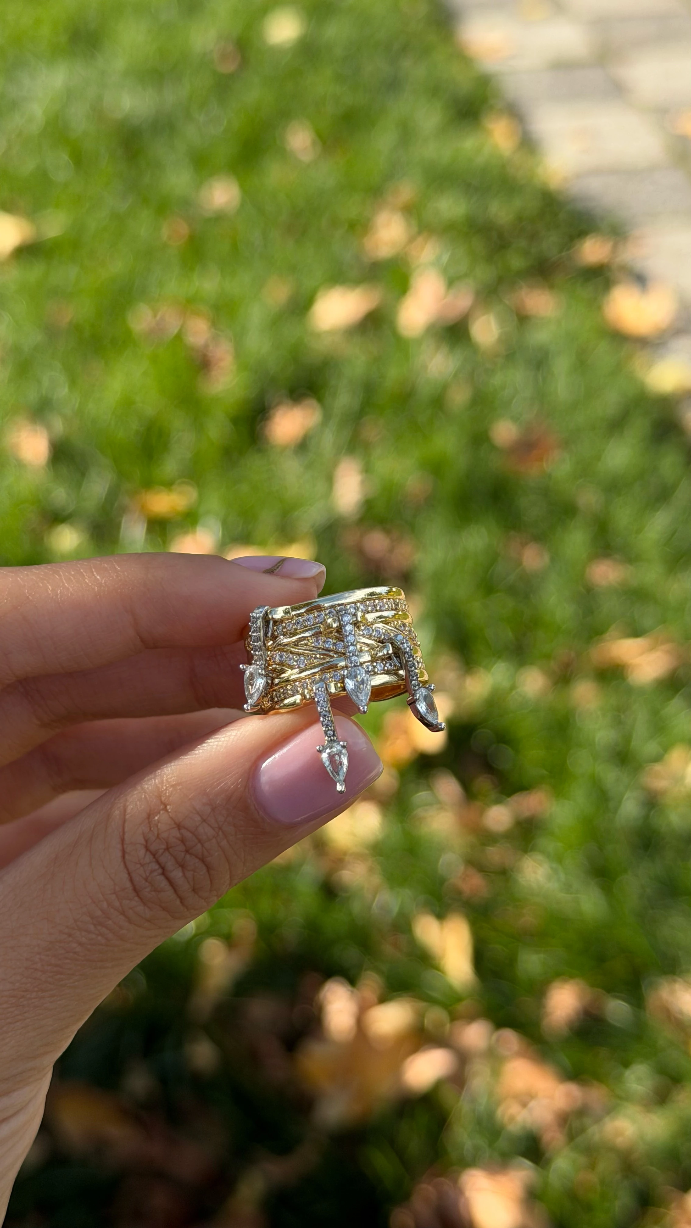 Luxe Sallantılı Taşlı Yüzük