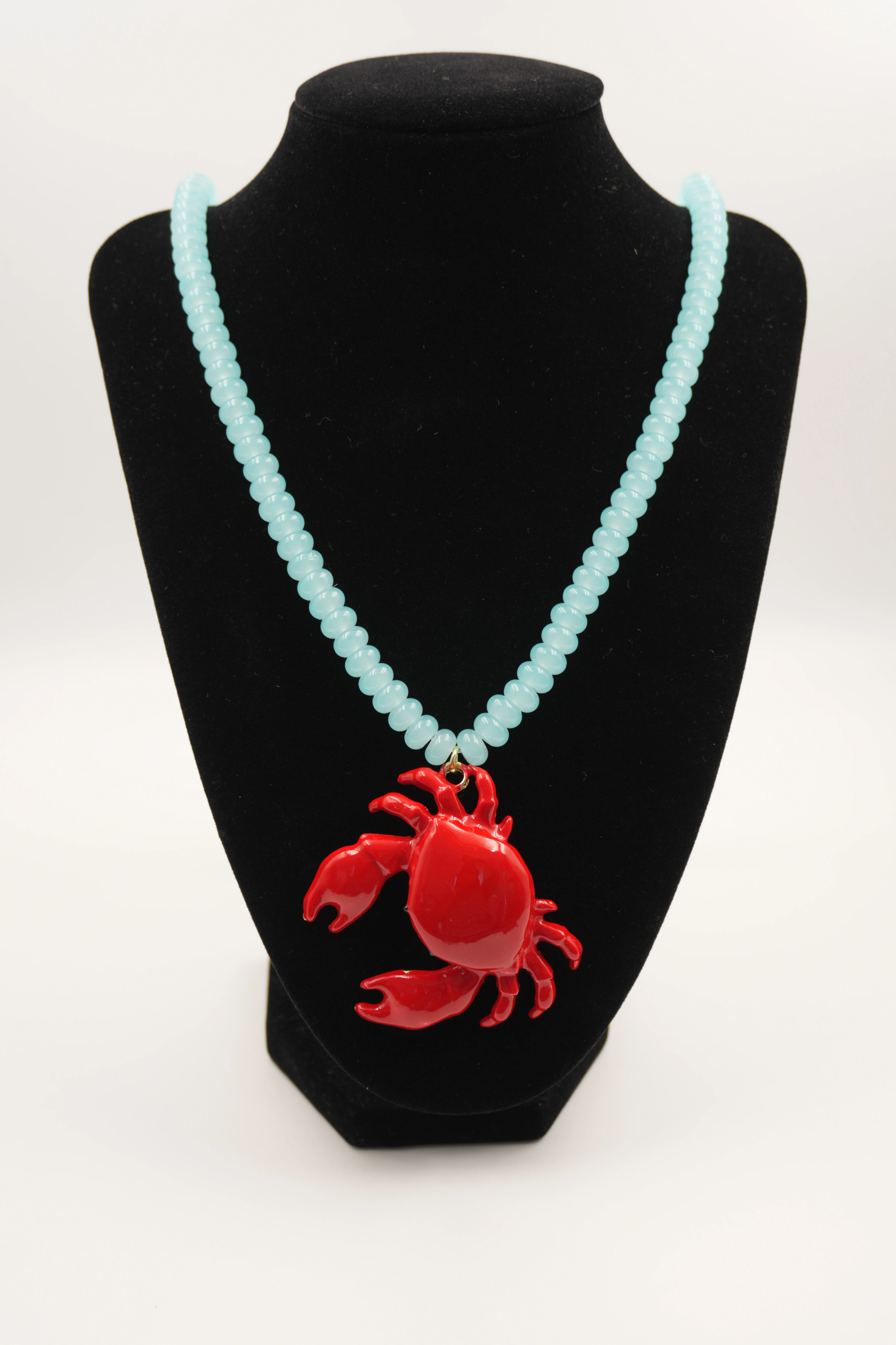 Yengeç Figürlü Uzun Kolye