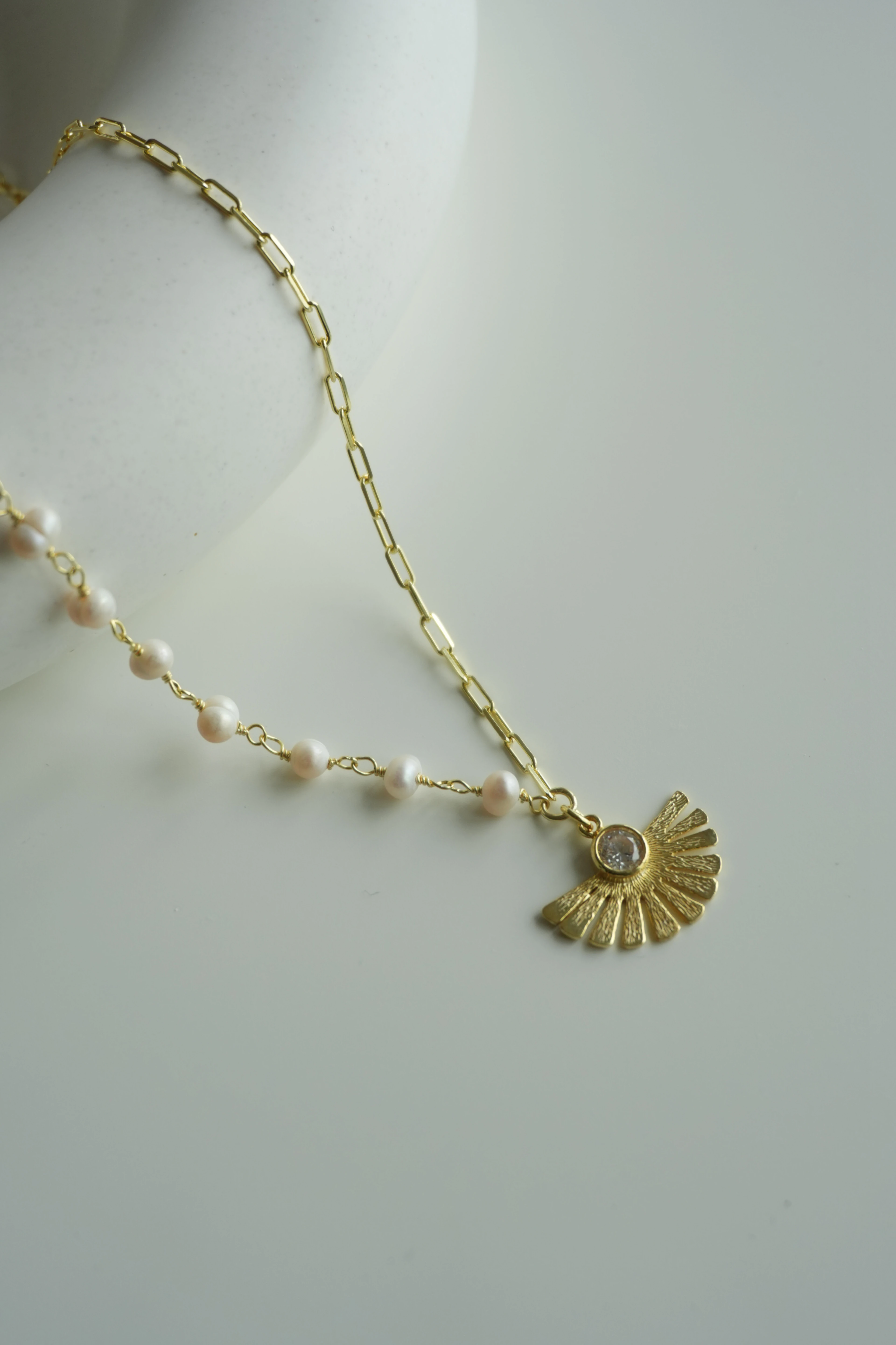 Yarısı İncili Zincirli Yelpaze Kolye | 925 Ayar Gümüş