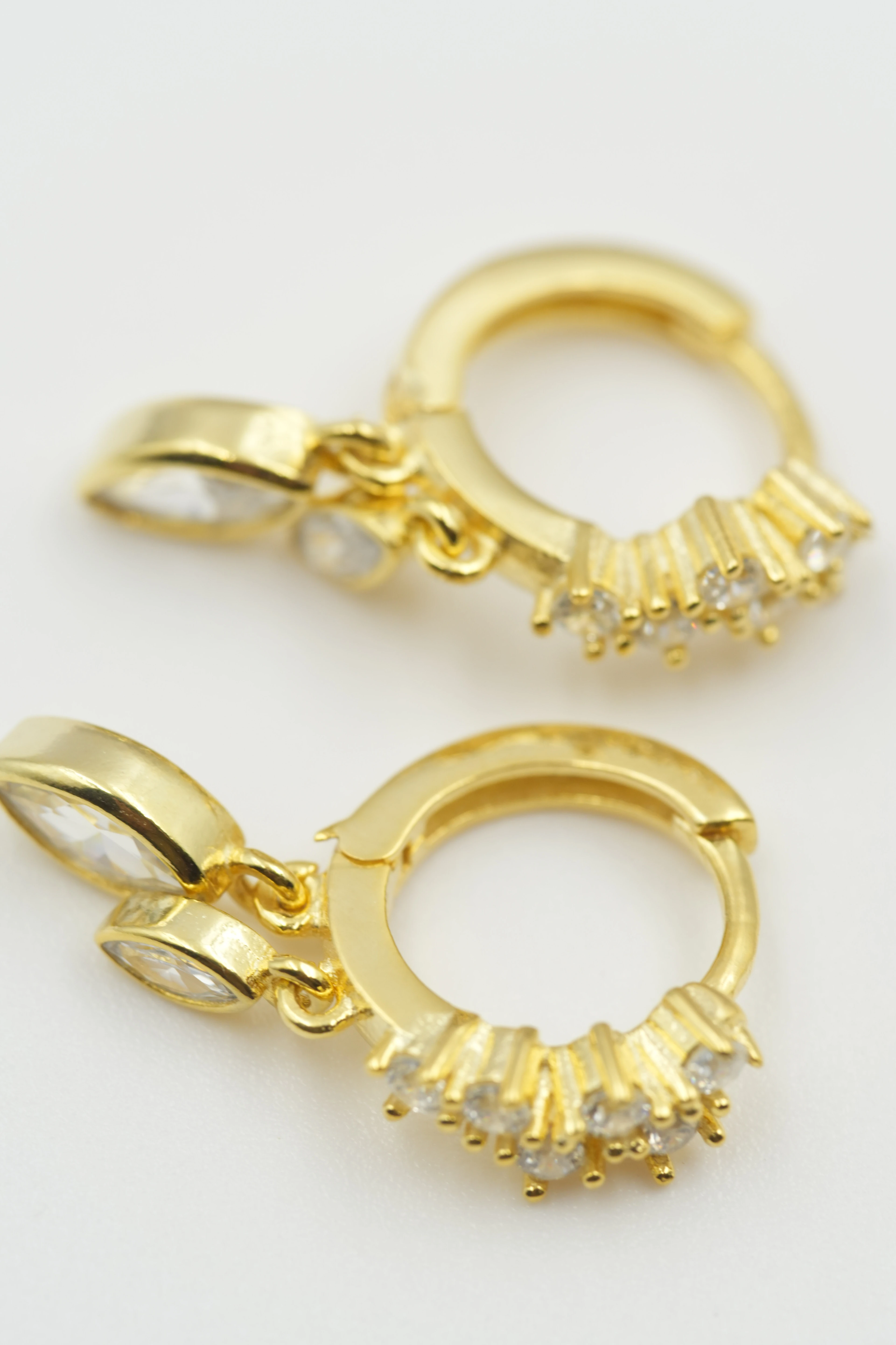 Mira Taşlı Sallantılı Küpe | 925 Ayar Gümüş