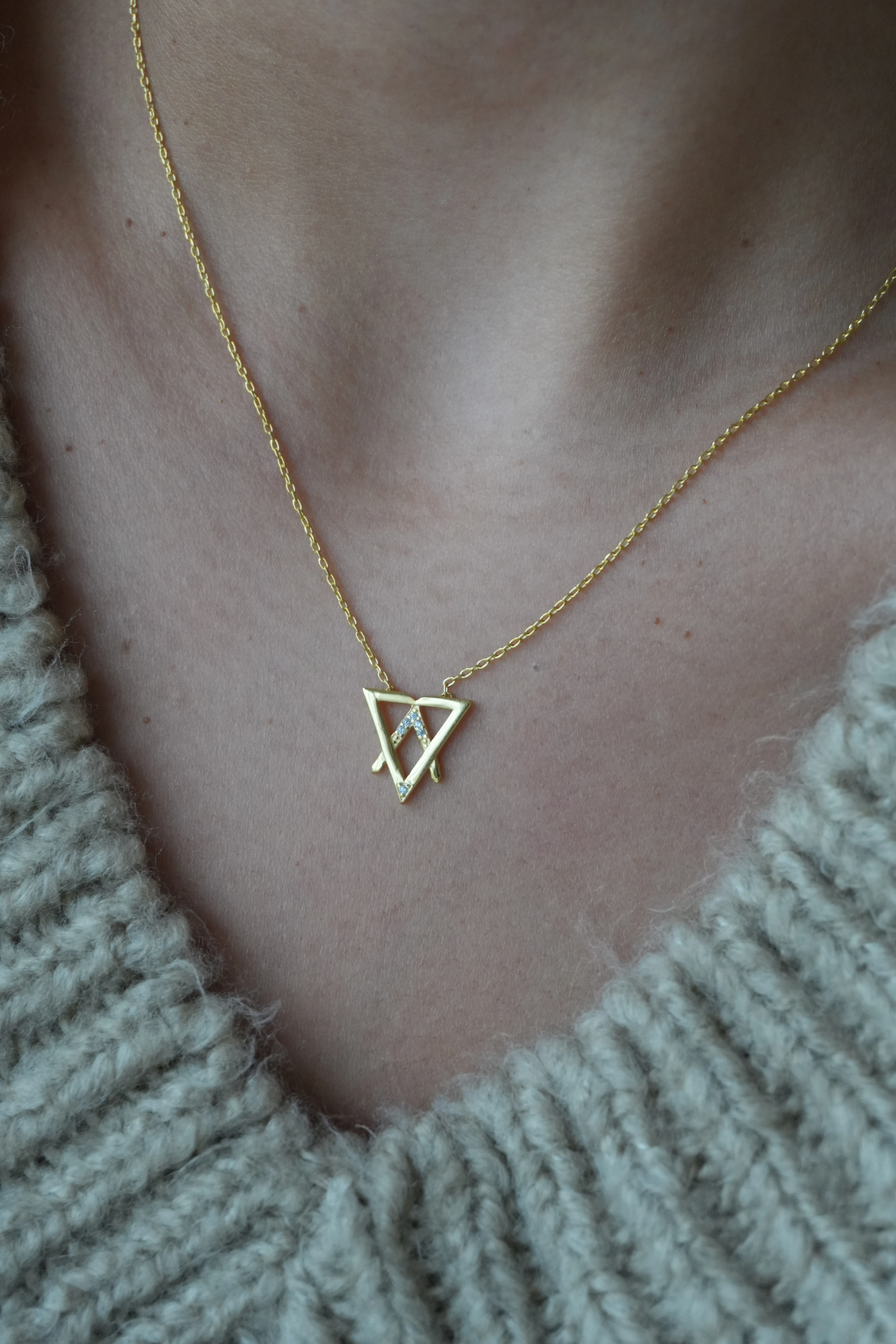 Üçgen Taşlı Kolye | 925 Ayar Gümüş