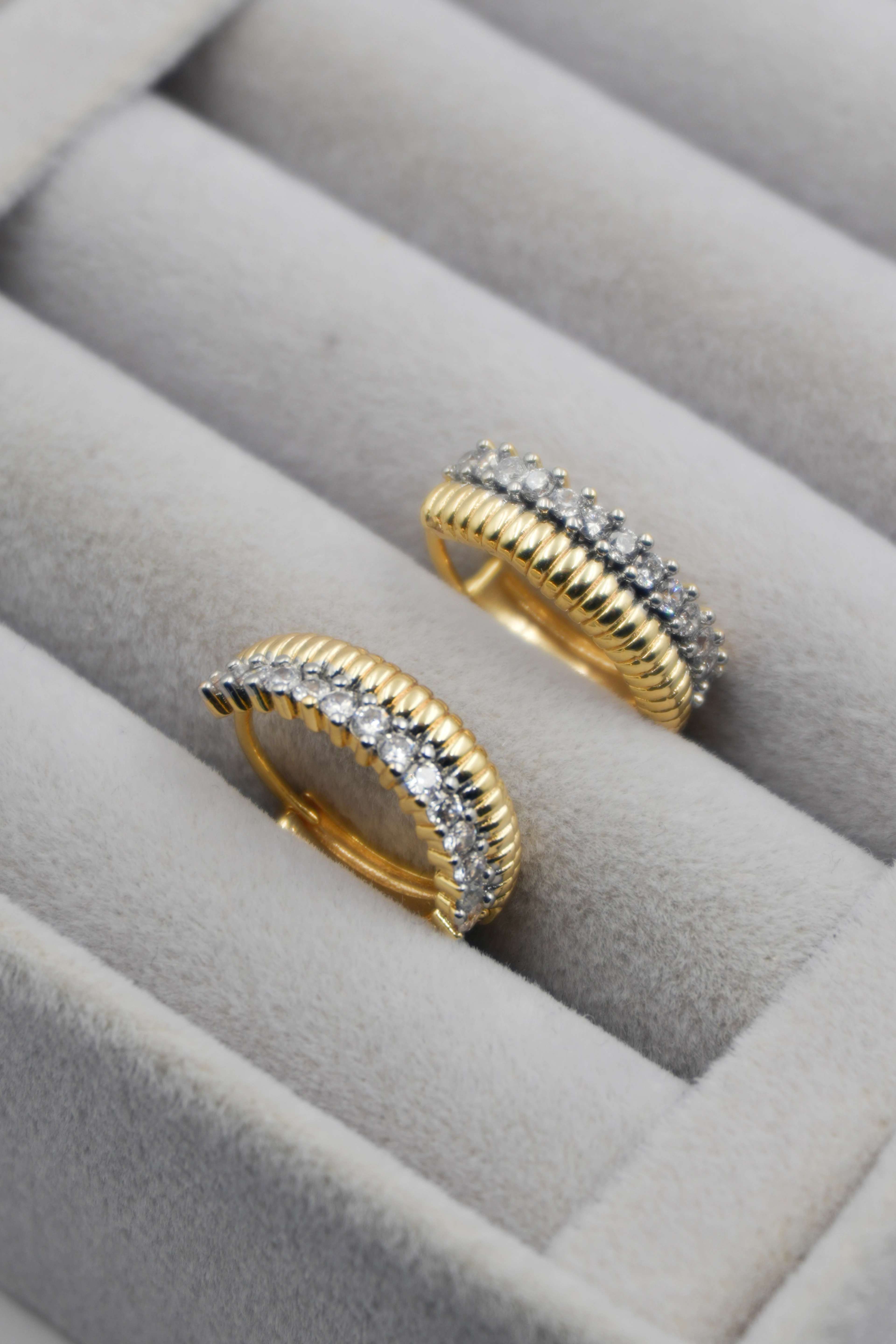 Allure Halka Taşlı Küpe