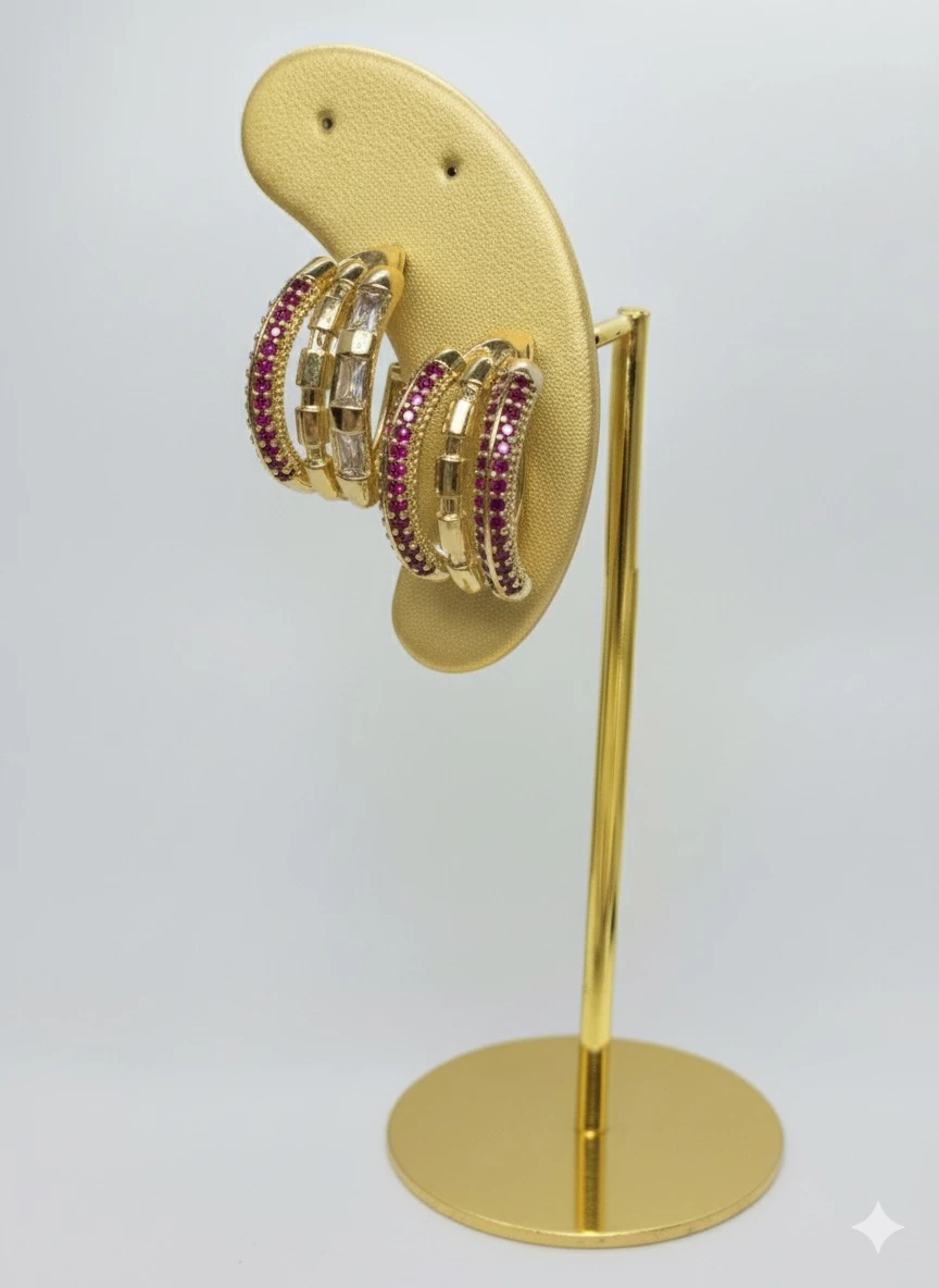 Üç Sıralı Baget Taşlı Halka Küpe – Beyaz & Pembe Taşlı, Işıltılı Altın Ton